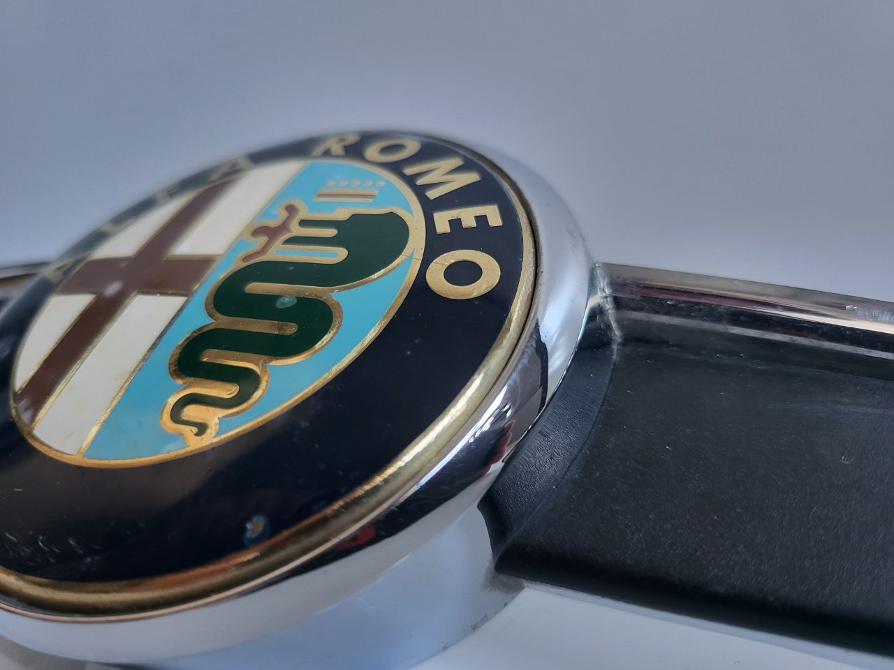 Genuine Grill badge With Chrome "Wings" Alfa Romeo Brera / Spider