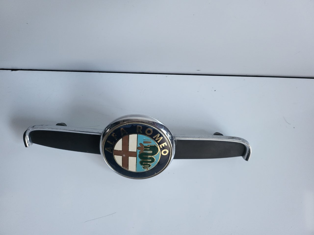 Genuine Grill badge With Chrome "Wings" Alfa Romeo Brera / Spider