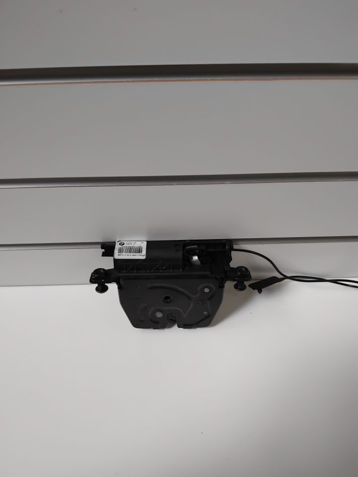 Genuine Tail gate Release Lock Latch Mechanism Assembly BMW X1 E84 2009-2015 Used