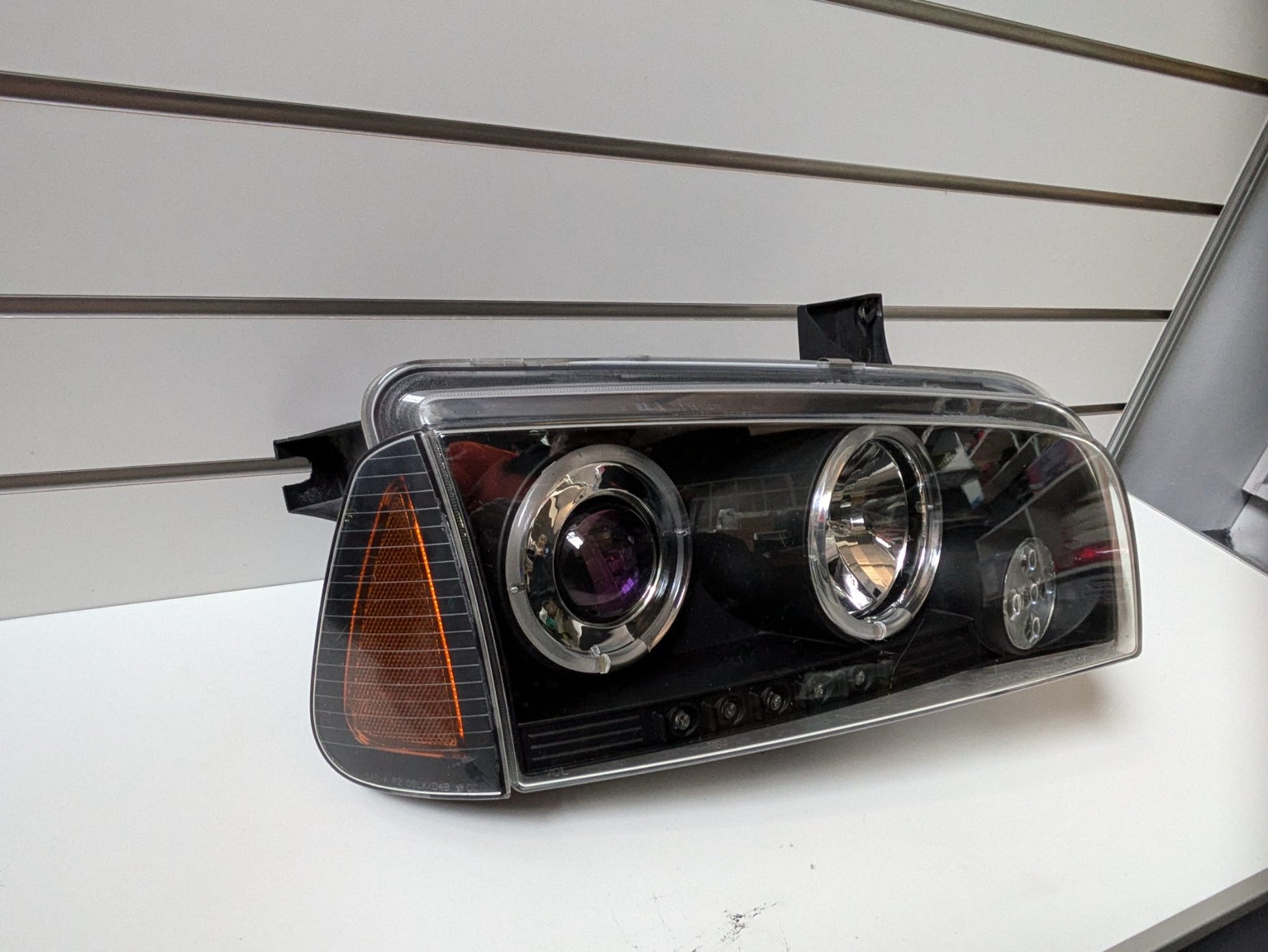 Sonar RH Headlight & Side Indicator Dodge Charger LX 5th Generation 2006 – 2010 Used