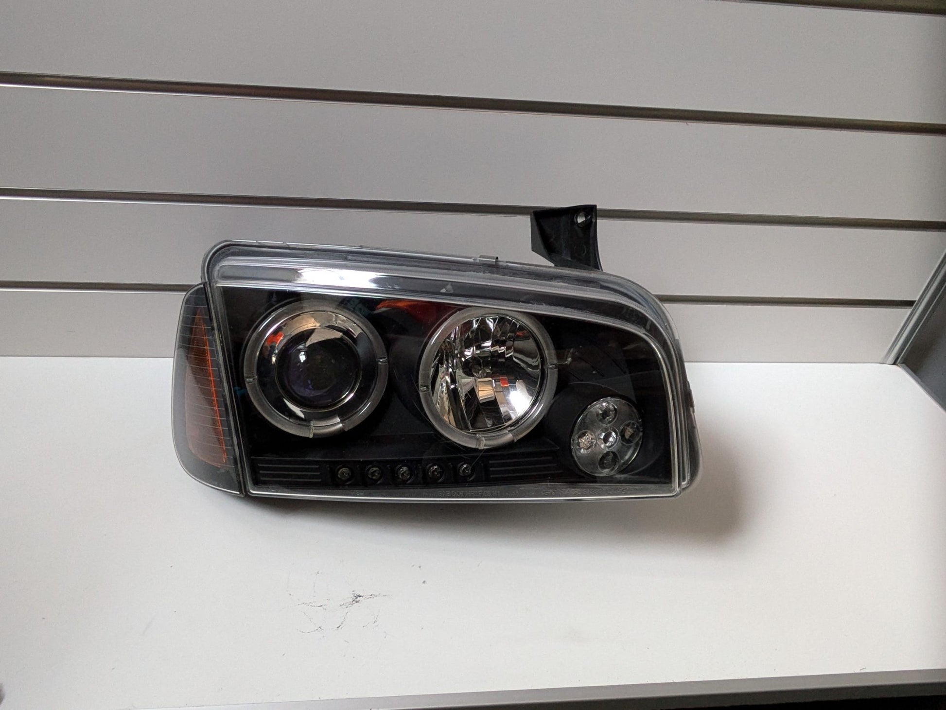 Sonar RH Headlight & Side Indicator Dodge Charger LX 5th Generation 2006 – 2010 Used