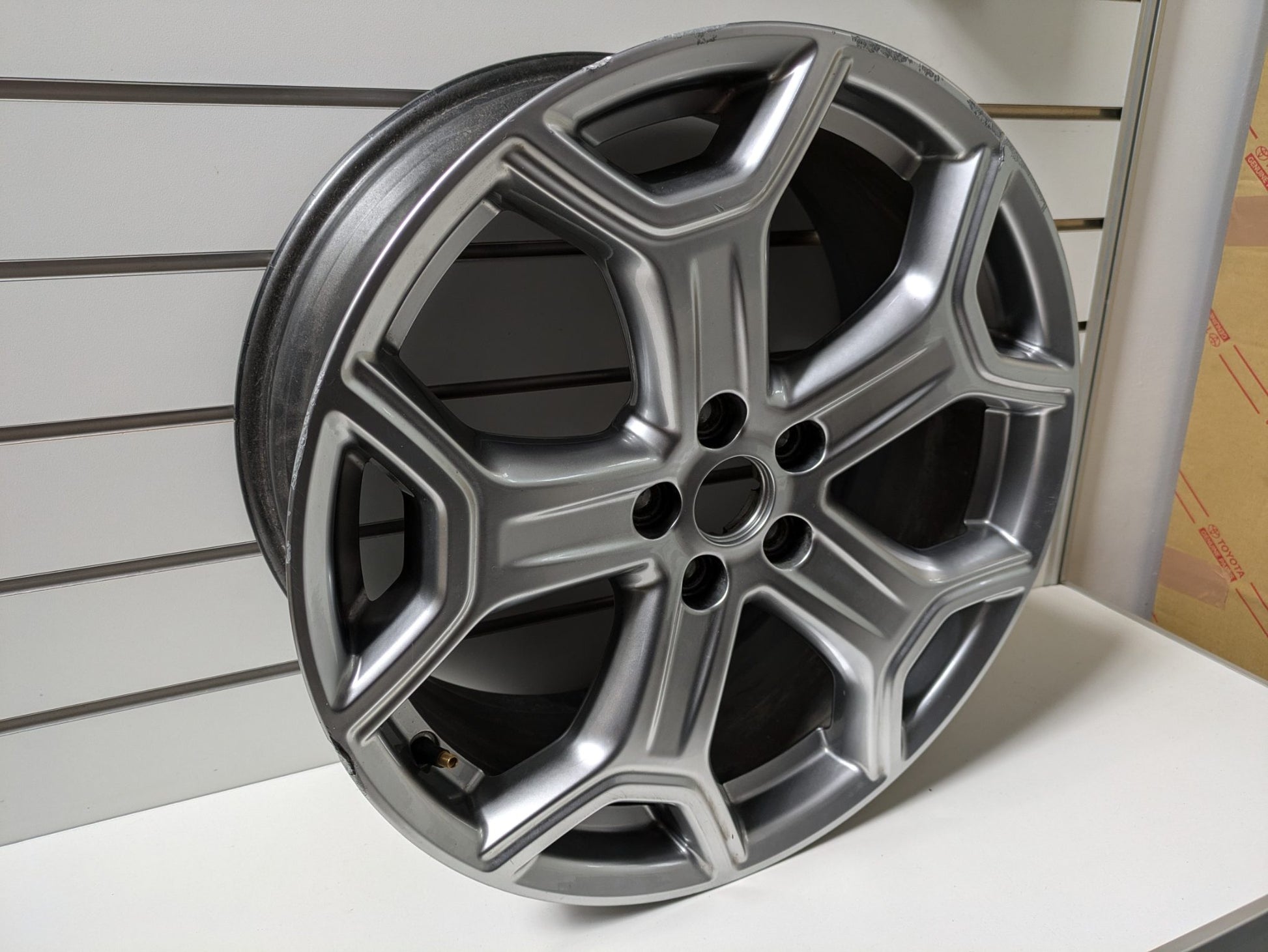 Genuine 19" x 8" Wheel Ford Escape / Kuga 5-spoke Luster Nickel C520 2012 - 2019 Used