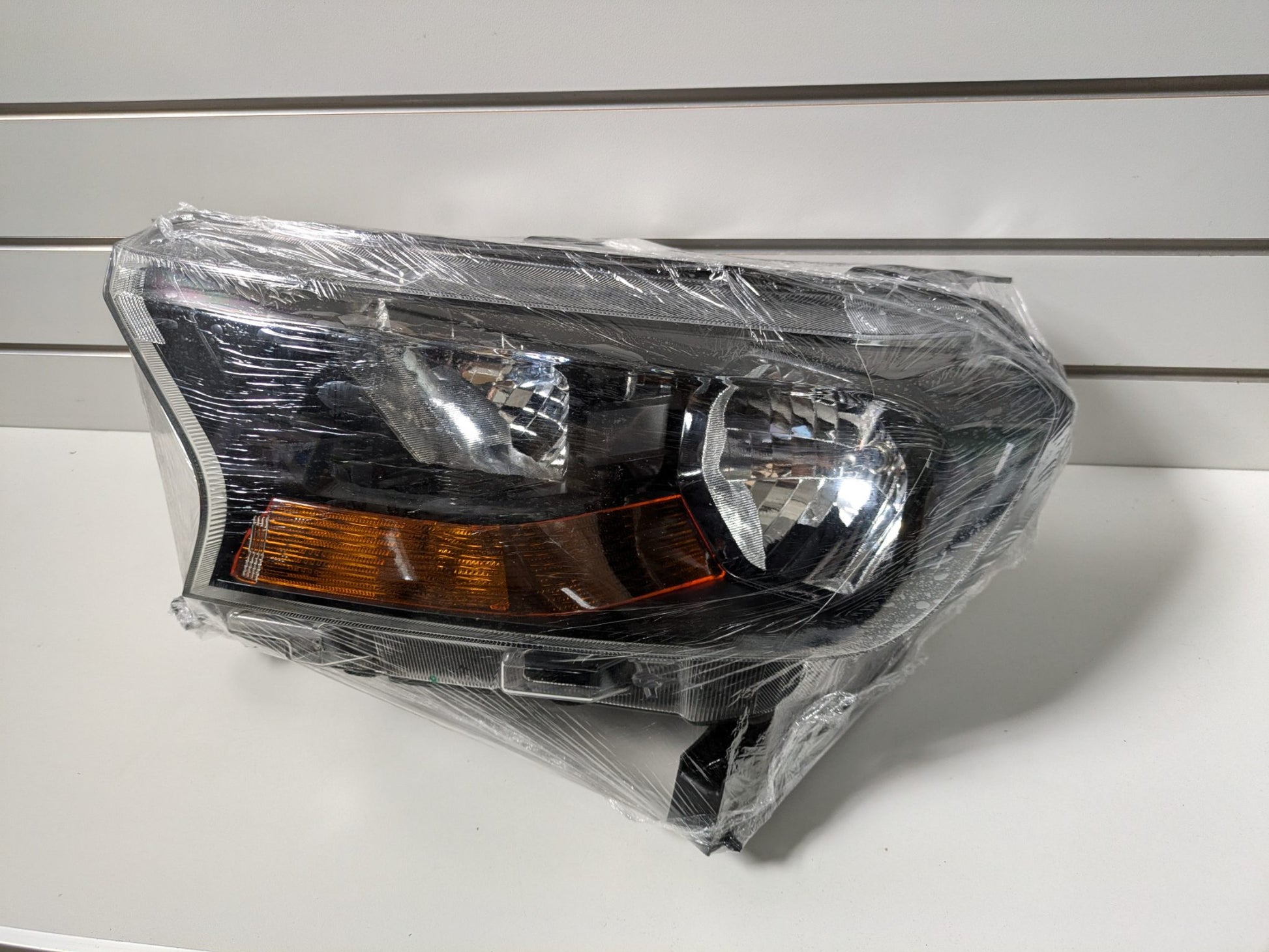 Genuine LH Headlight Ford Ranger PX2 PX3 XL Super Cab XL 2016-2022 Used
