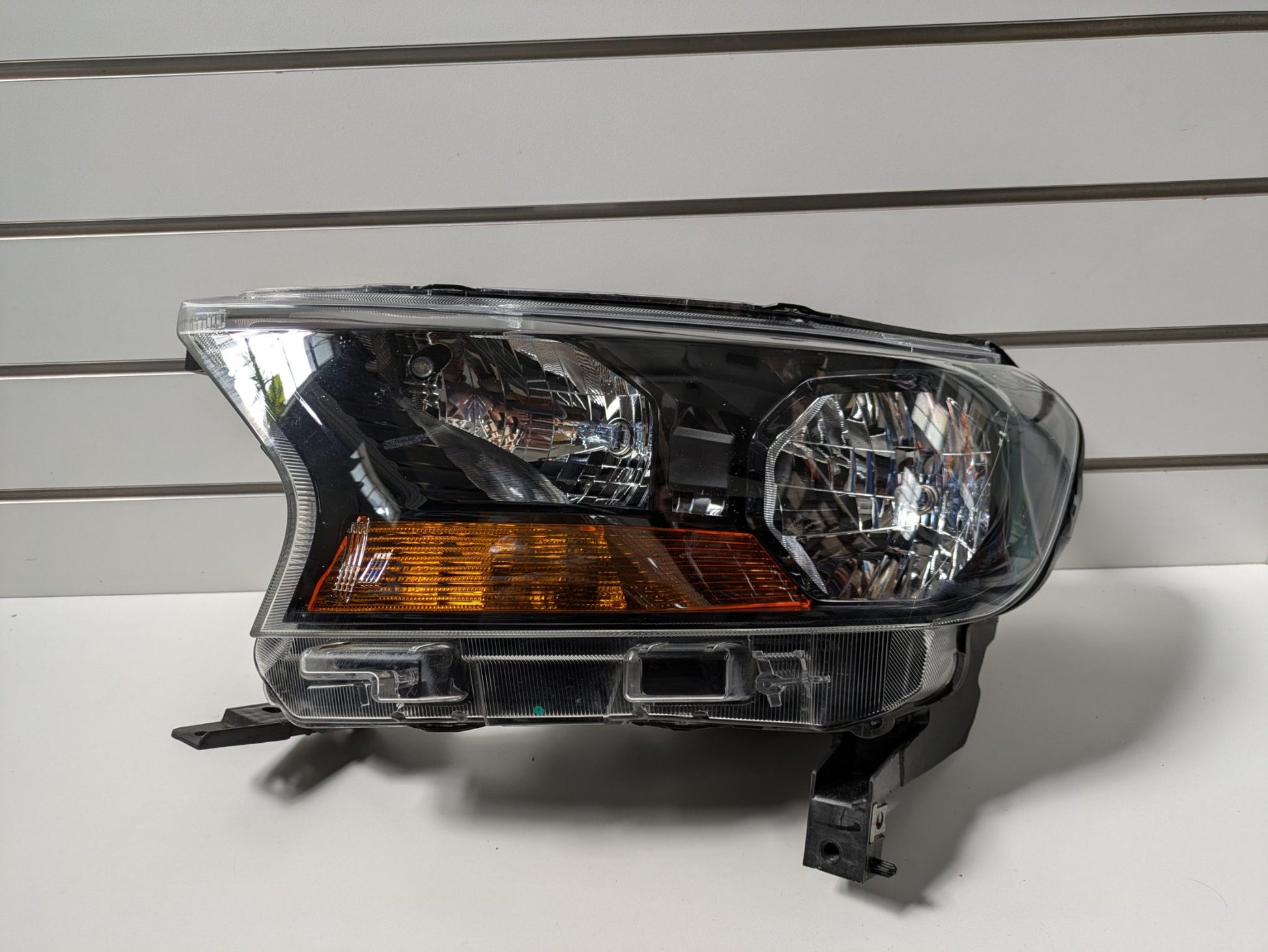 Genuine LH Headlight Ford Ranger PX2 PX3 XL Super Cab XL 2016-2022 Used
