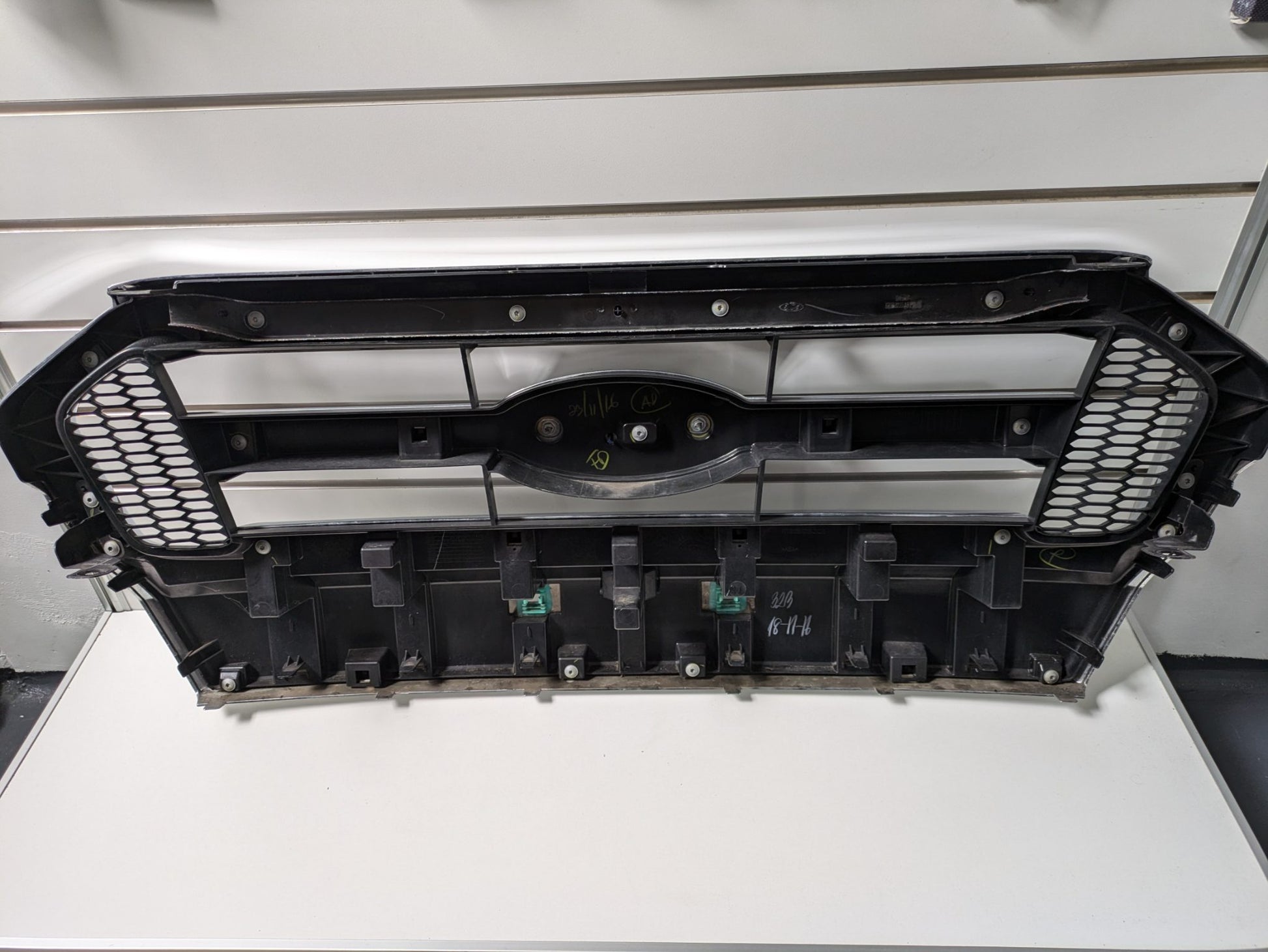 Genuine Front Bumper Grill Ford Ranger XLT PX2 2015 - 2019 Used