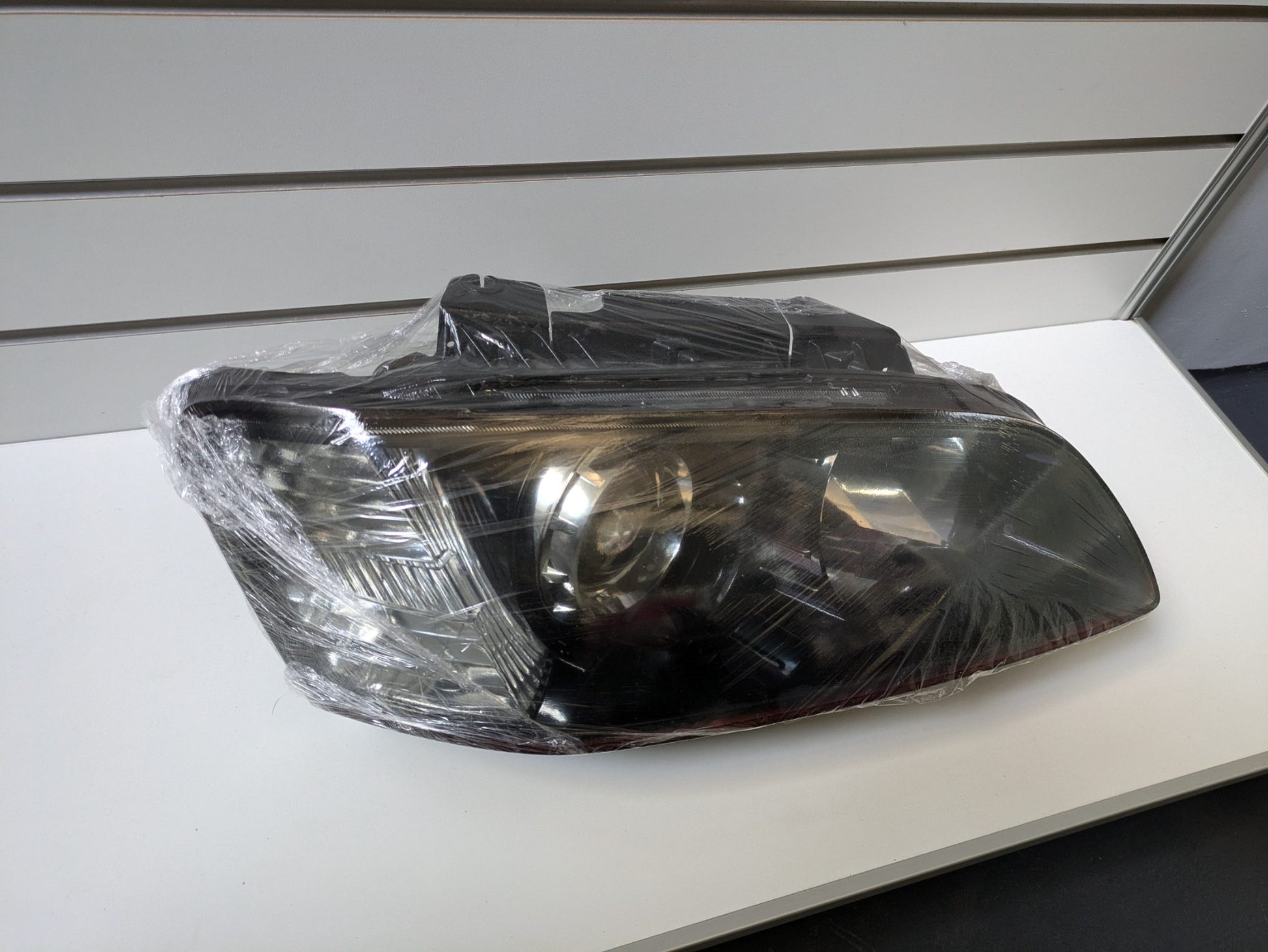 Genuine RH Headlight Holden Commodore Ve Series 1 VE PFL 2007 - 2010 Used