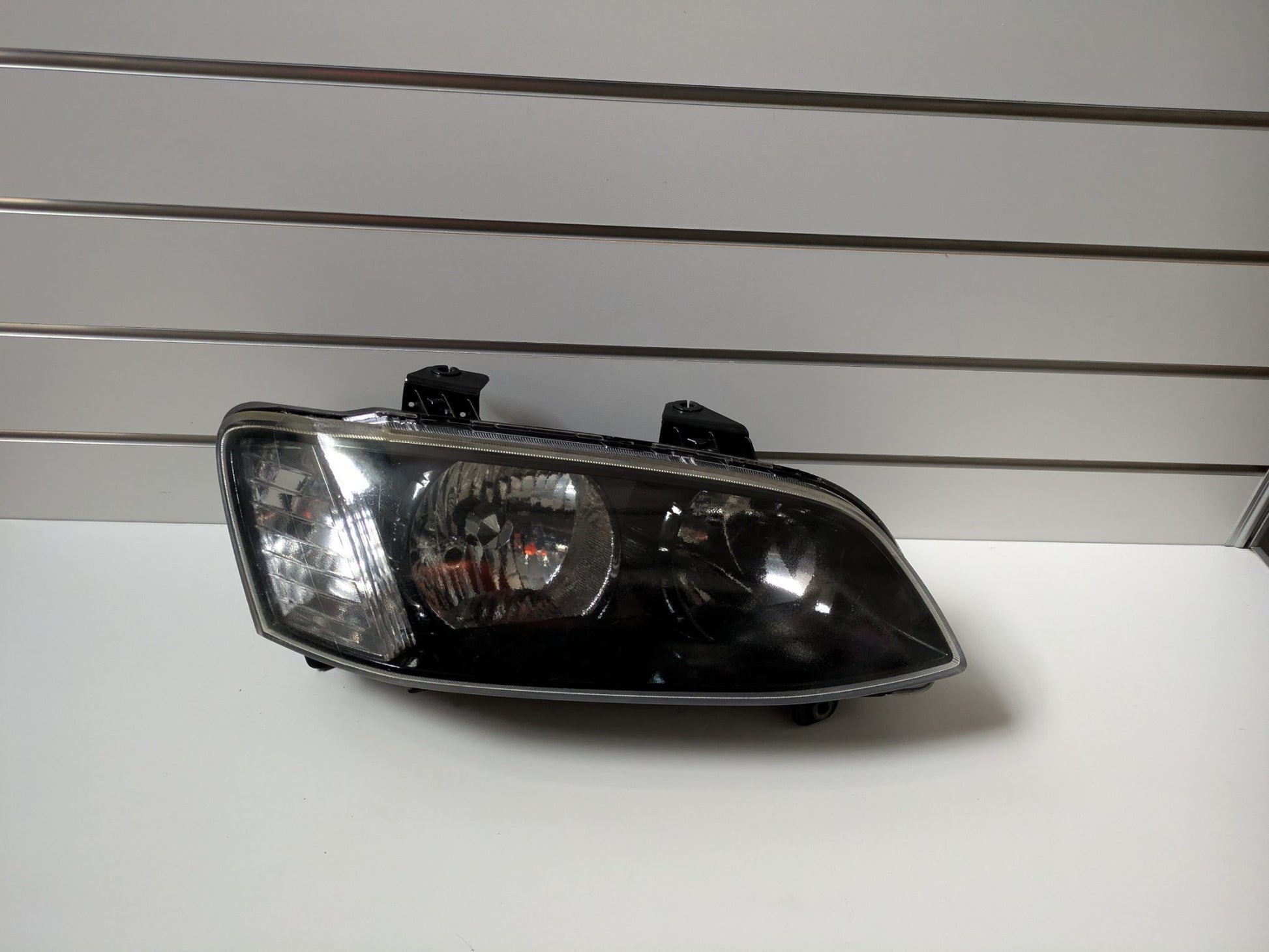 Genuine RH Headlight Holden Commodore Ve Series 2 VEII FL 2010 - 2013 Used