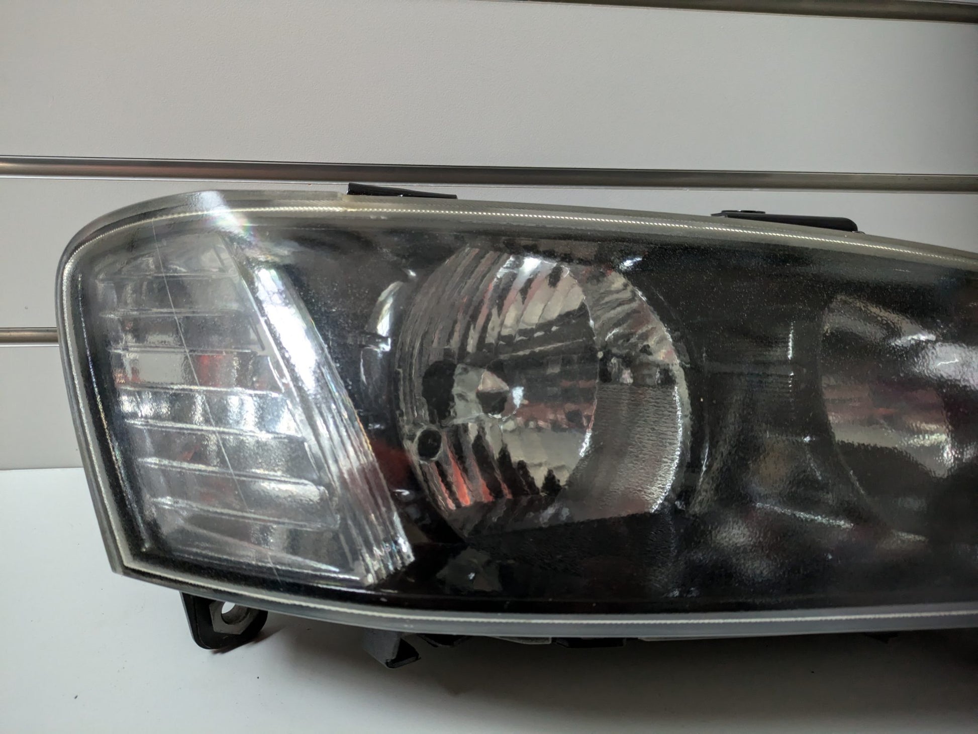 Genuine RH Headlight Holden Commodore Ve Series 2 VEII FL 2010 - 2013 Used