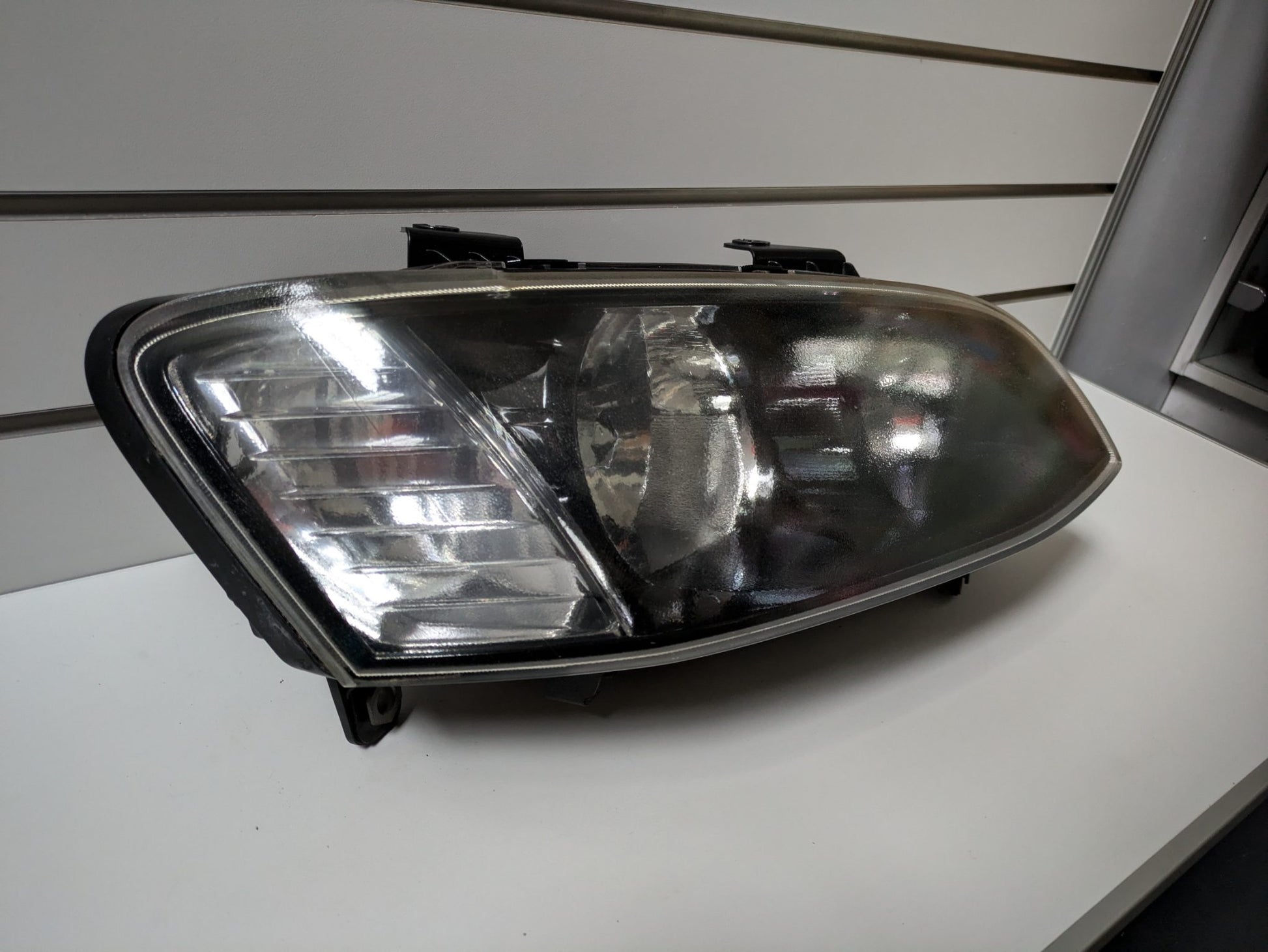 Genuine RH Headlight Holden Commodore Ve Series 2 VEII FL 2010 - 2013 Used