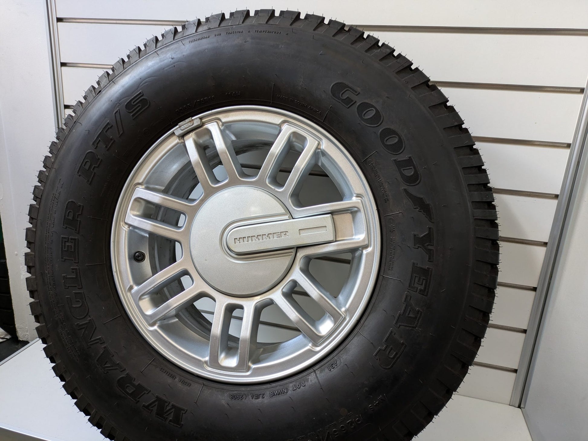 Genuine 16" x 7.5" Wheel Hummer H3 2006- 2010 Used