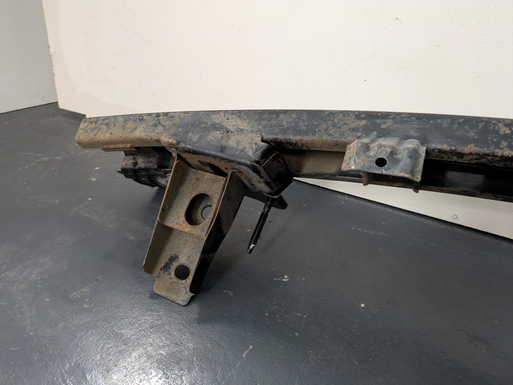 Genuine Rear Bumper Reinforcement Hyundai H1 iLoad imax TQ 2007 - 2018 Used