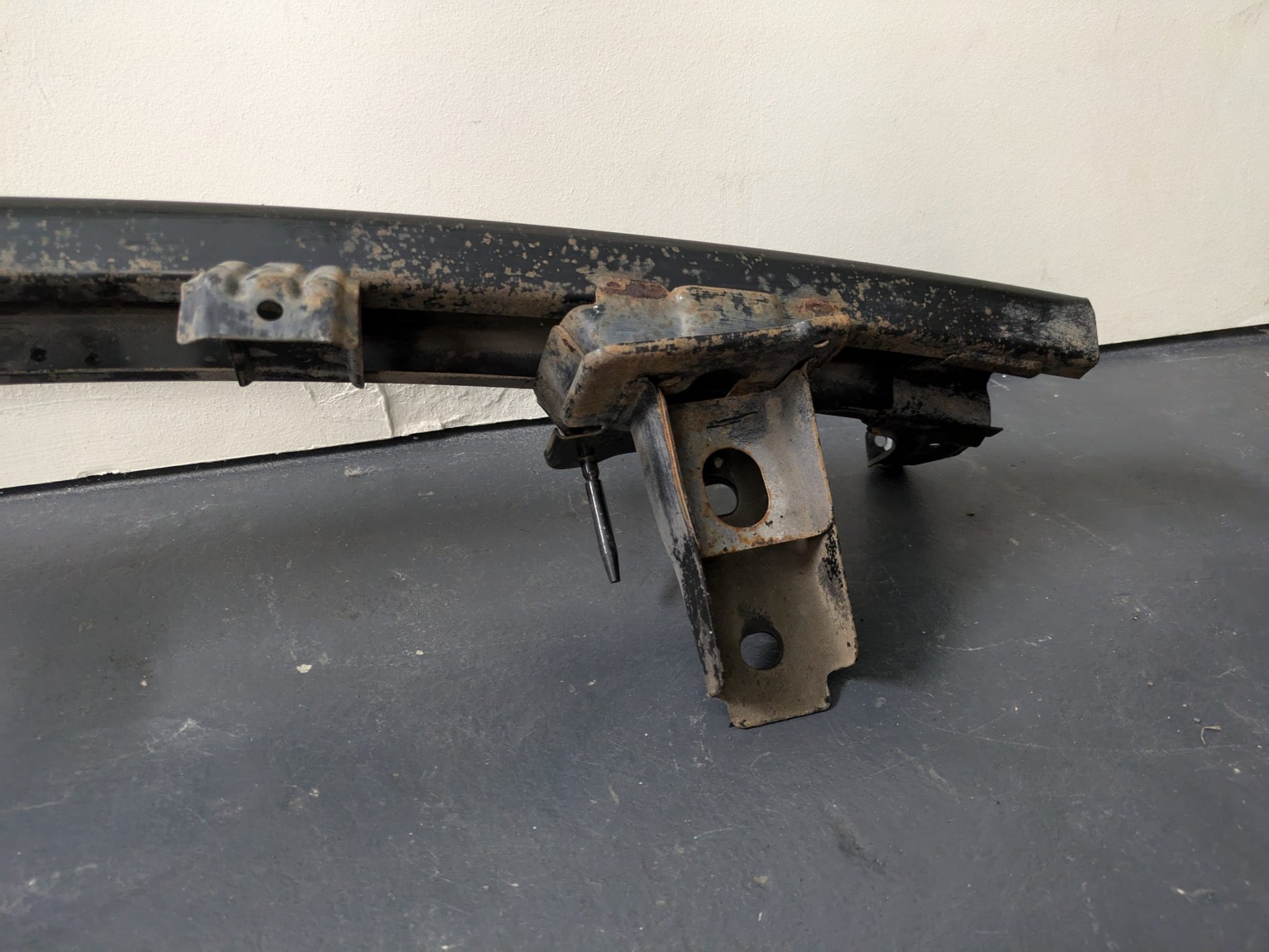 Genuine Rear Bumper Reinforcement Hyundai H1 iLoad imax TQ 2007 - 2018 Used