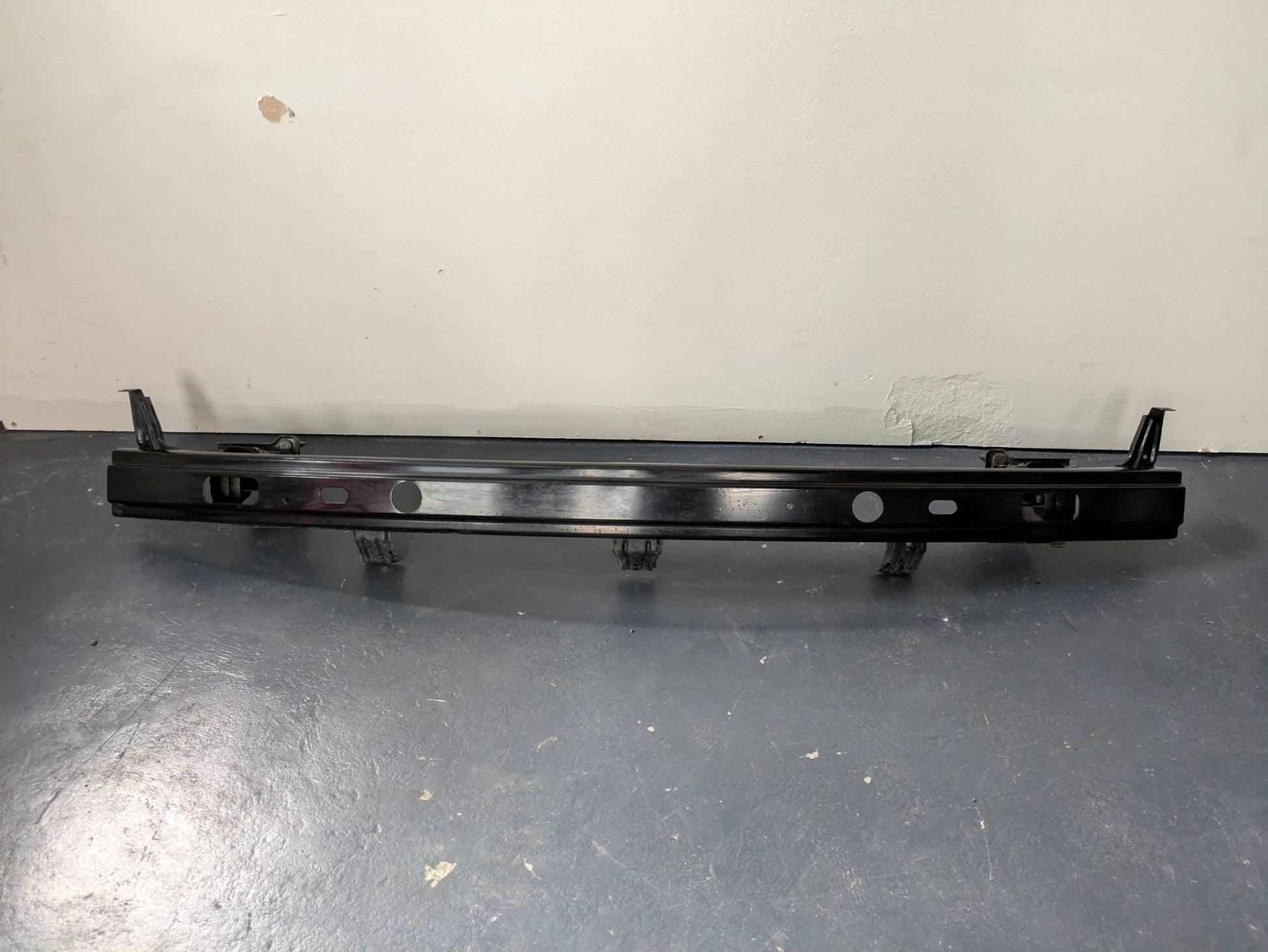 Genuine Rear Bumper Reinforcement Hyundai H1 iLoad imax TQ 2007 - 2018 Used