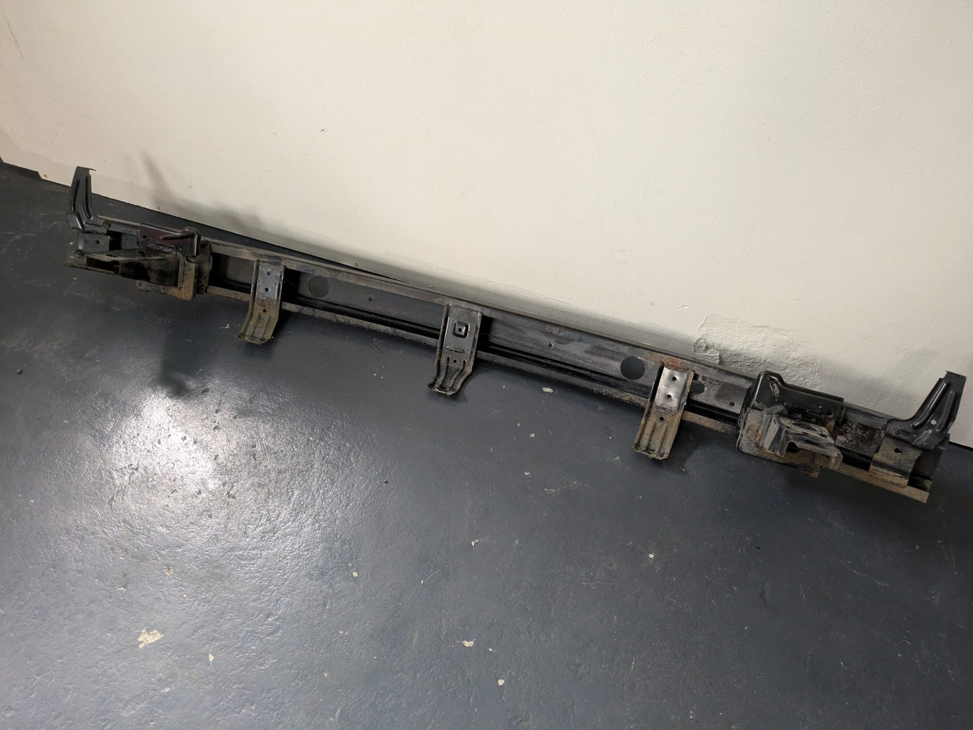 Genuine Rear Bumper Reinforcement Hyundai H1 iLoad imax TQ 2007 - 2018 Used