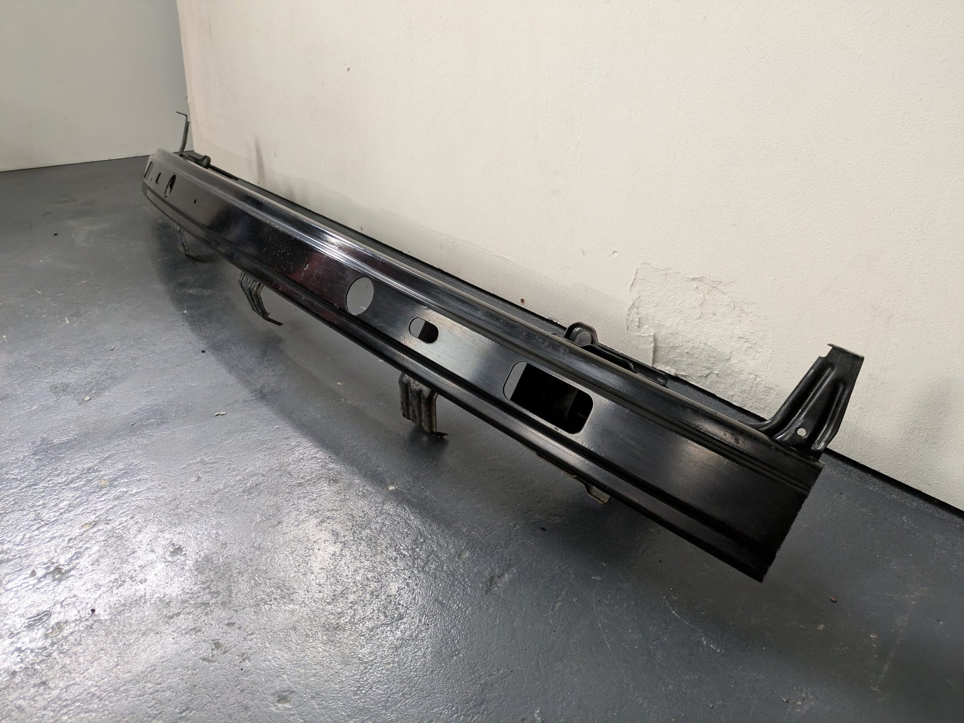 Genuine Rear Bumper Reinforcement Hyundai H1 iLoad imax TQ 2007 - 2018 Used