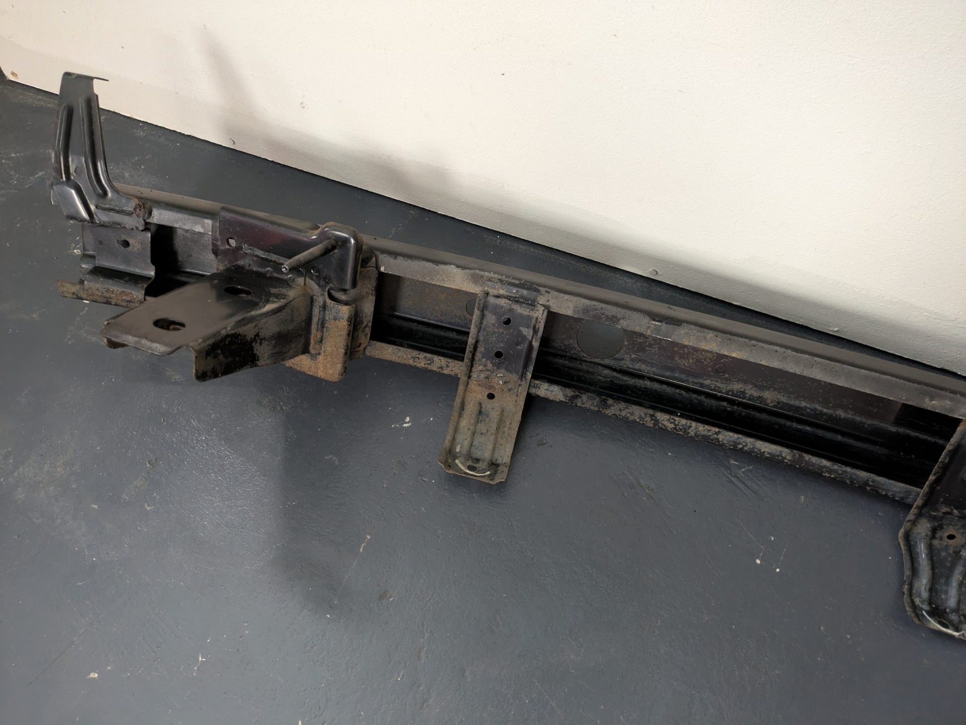 Genuine Rear Bumper Reinforcement Hyundai H1 iLoad imax TQ 2007 - 2018 Used
