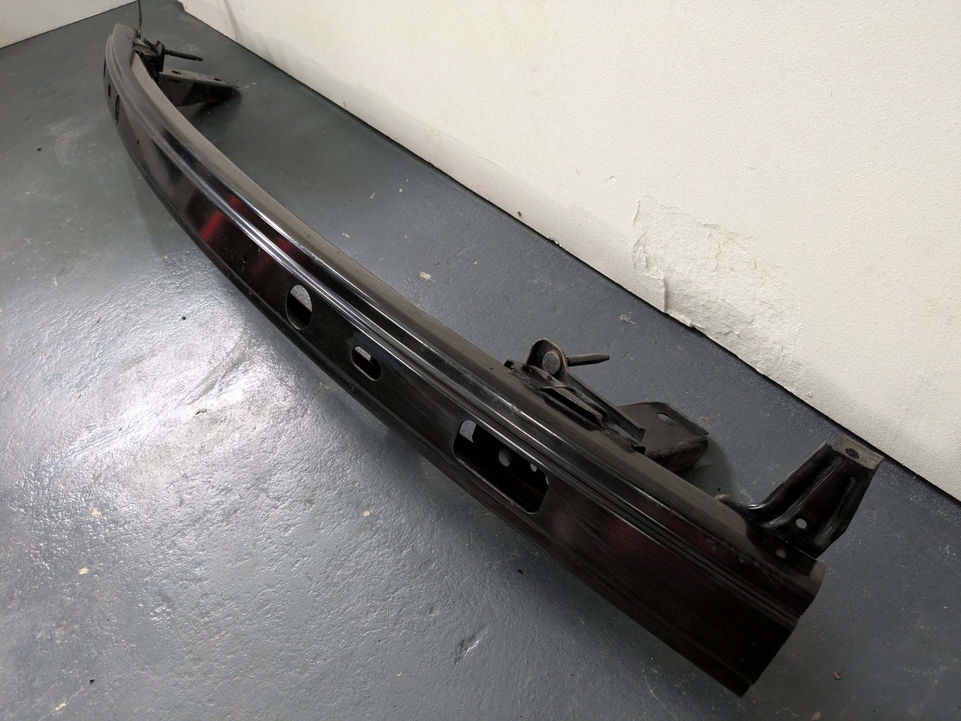 Genuine Rear Bumper Reinforcement Hyundai H1 iLoad imax TQ 2007 - 2018 Used