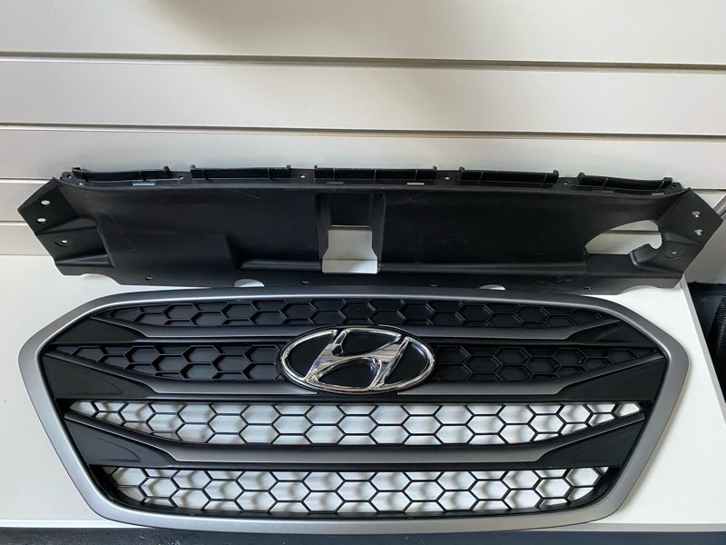 Genuine Front Radiator Grill Hyundai ix35 Upgrade 2009–2015 Used