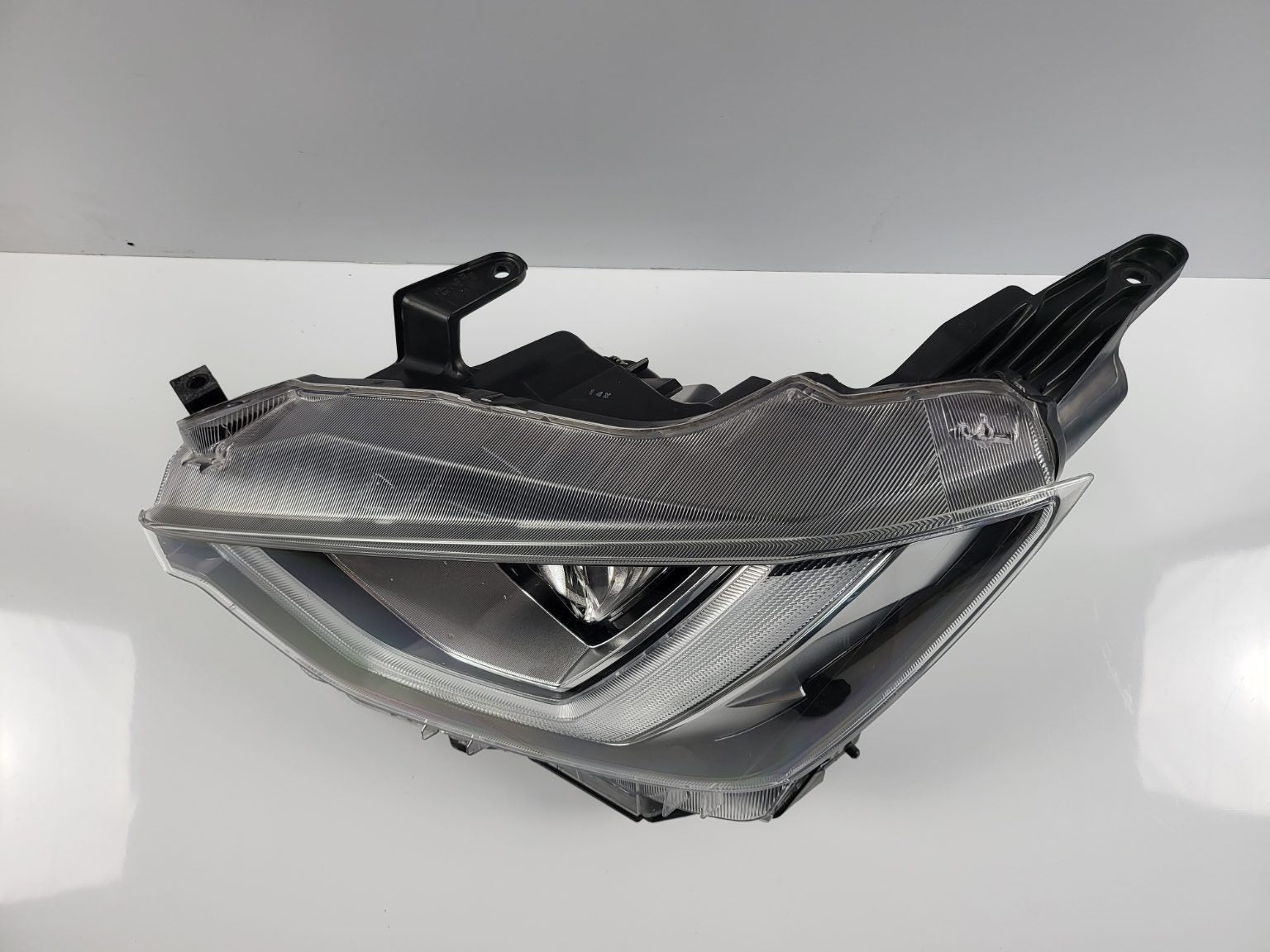 Genuine LH Headlight Isuzu D-Max RG 2020 - 2023 Used