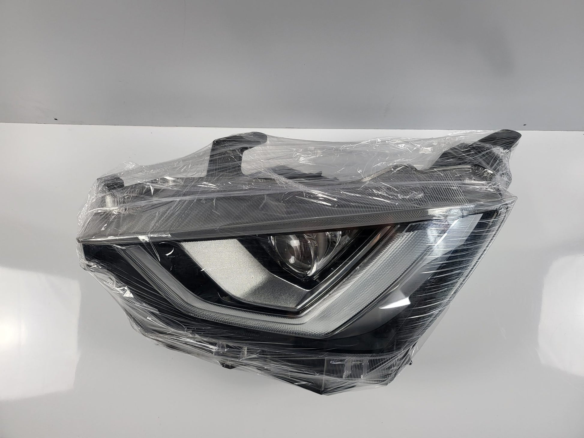 Genuine LH Headlight Isuzu D-Max RG 2020 - 2023 Used