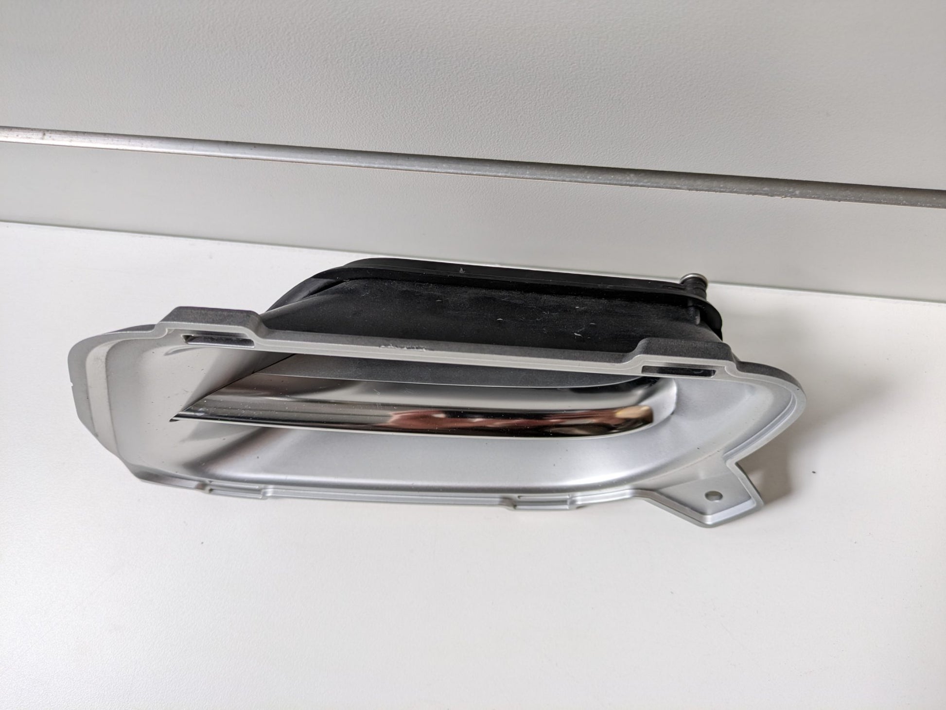 Genuine LH Fog Light Cover Grill Jaguar XJR X358 2007 – 2009 Used