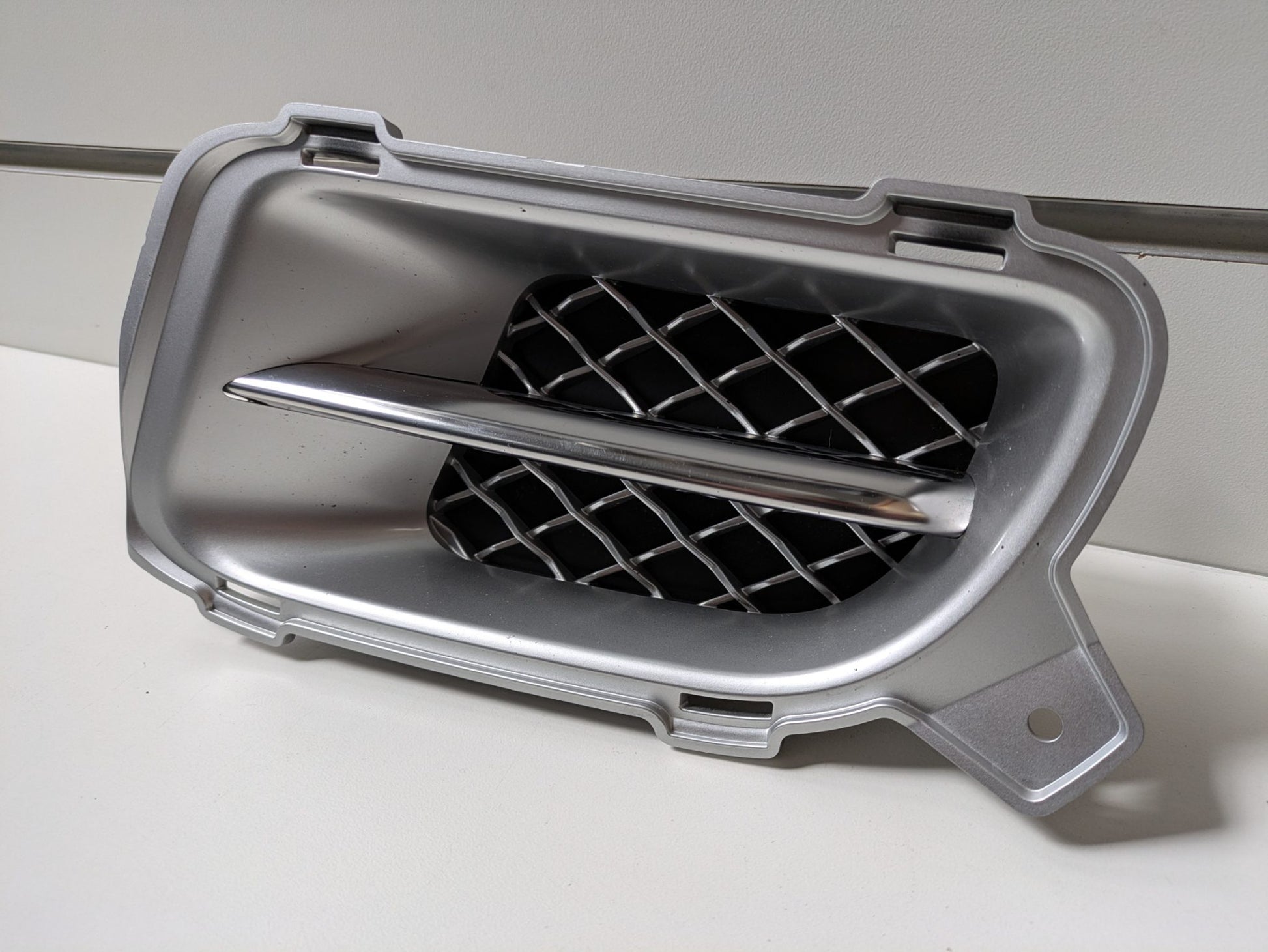Genuine LH Fog Light Cover Grill Jaguar XJR X358 2007 – 2009 Used