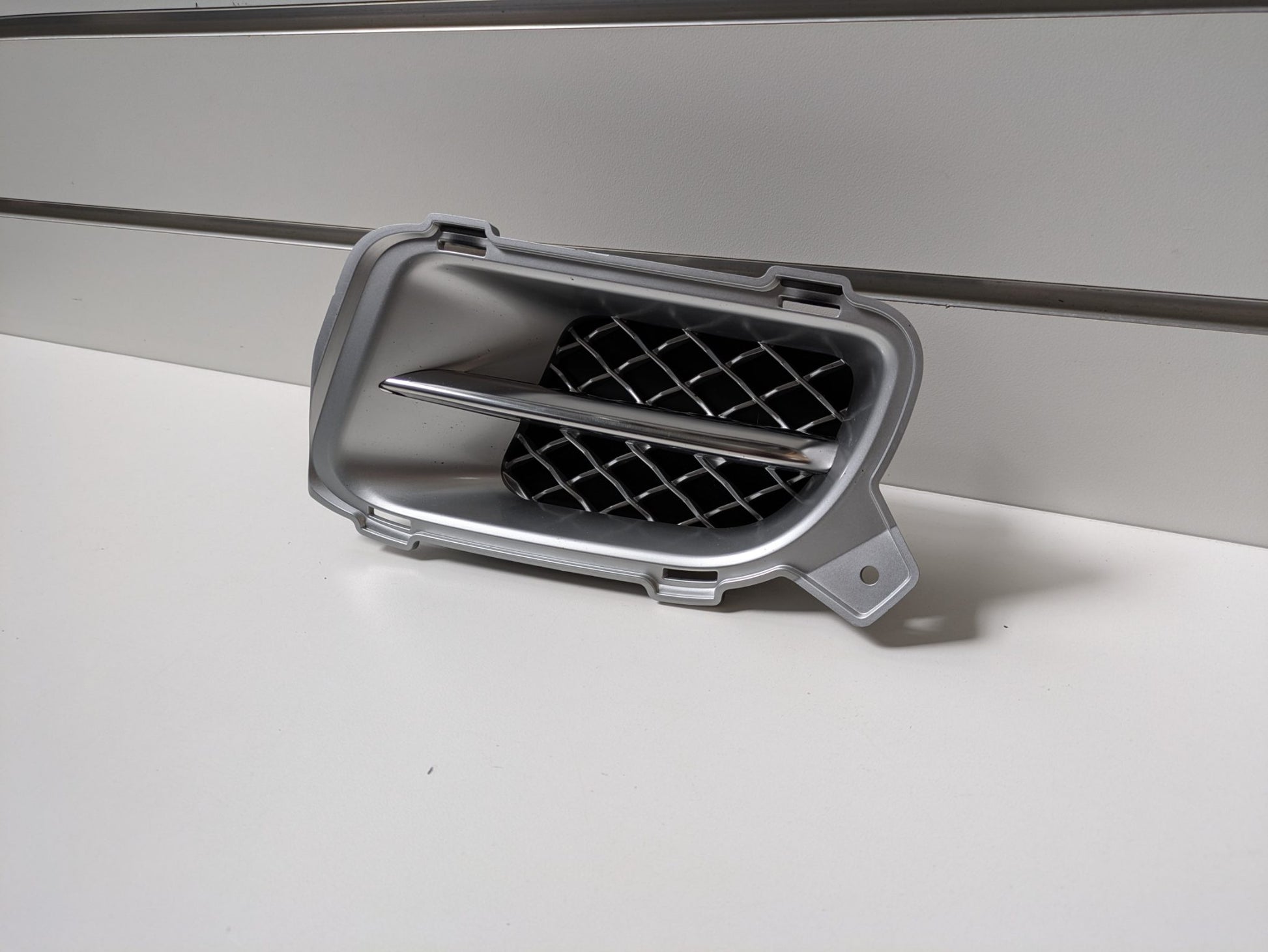 Genuine LH Fog Light Cover Grill Jaguar XJR X358 2007 – 2009 Used