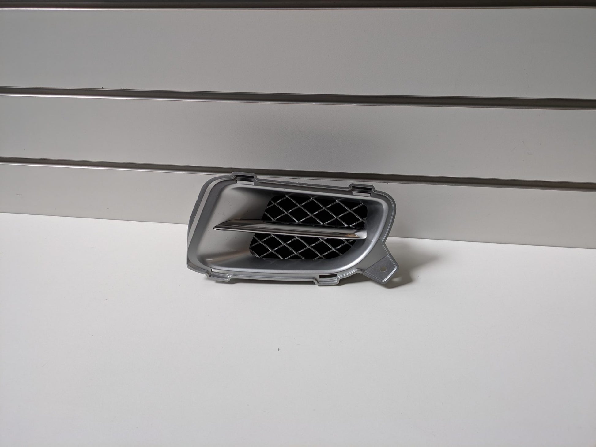 Genuine LH Fog Light Cover Grill Jaguar XJR X358 2007 – 2009 Used