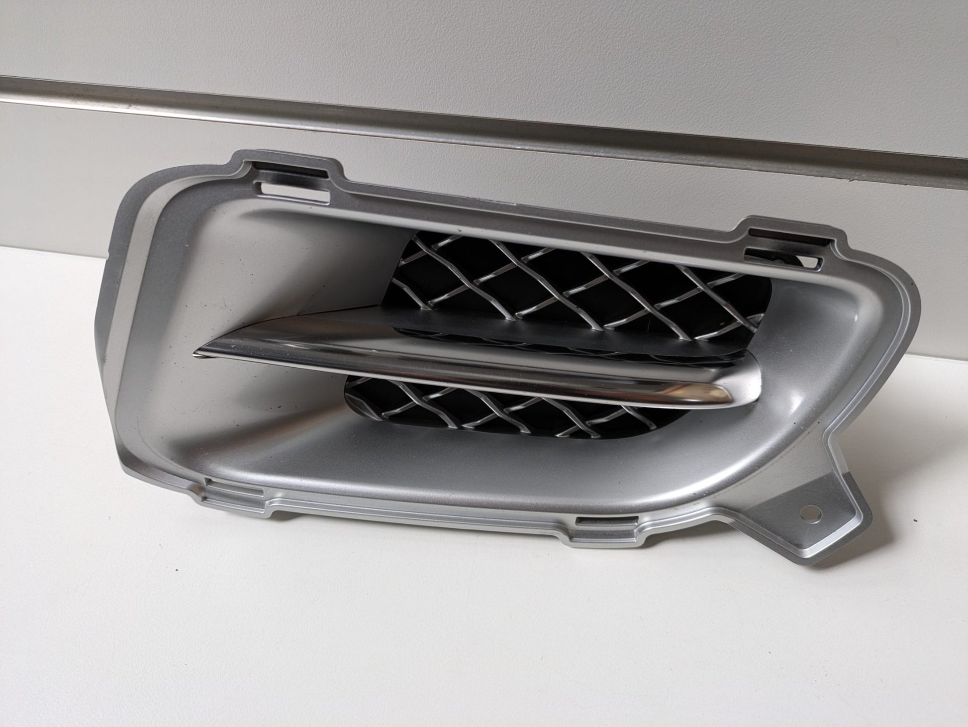 Genuine LH Fog Light Cover Grill Jaguar XJR X358 2007 – 2009 Used