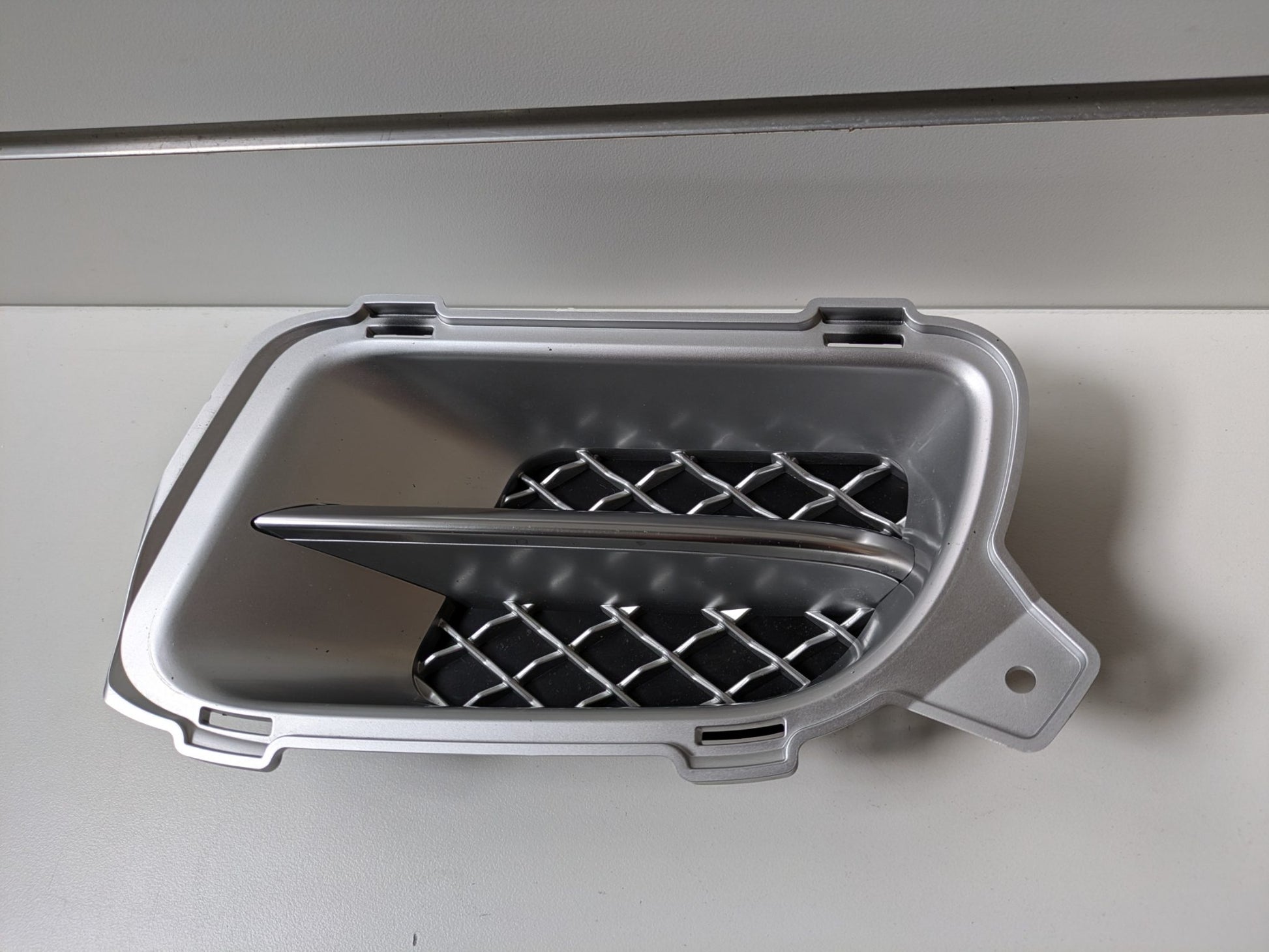 Genuine LH Fog Light Cover Grill Jaguar XJR X358 2007 – 2009 Used