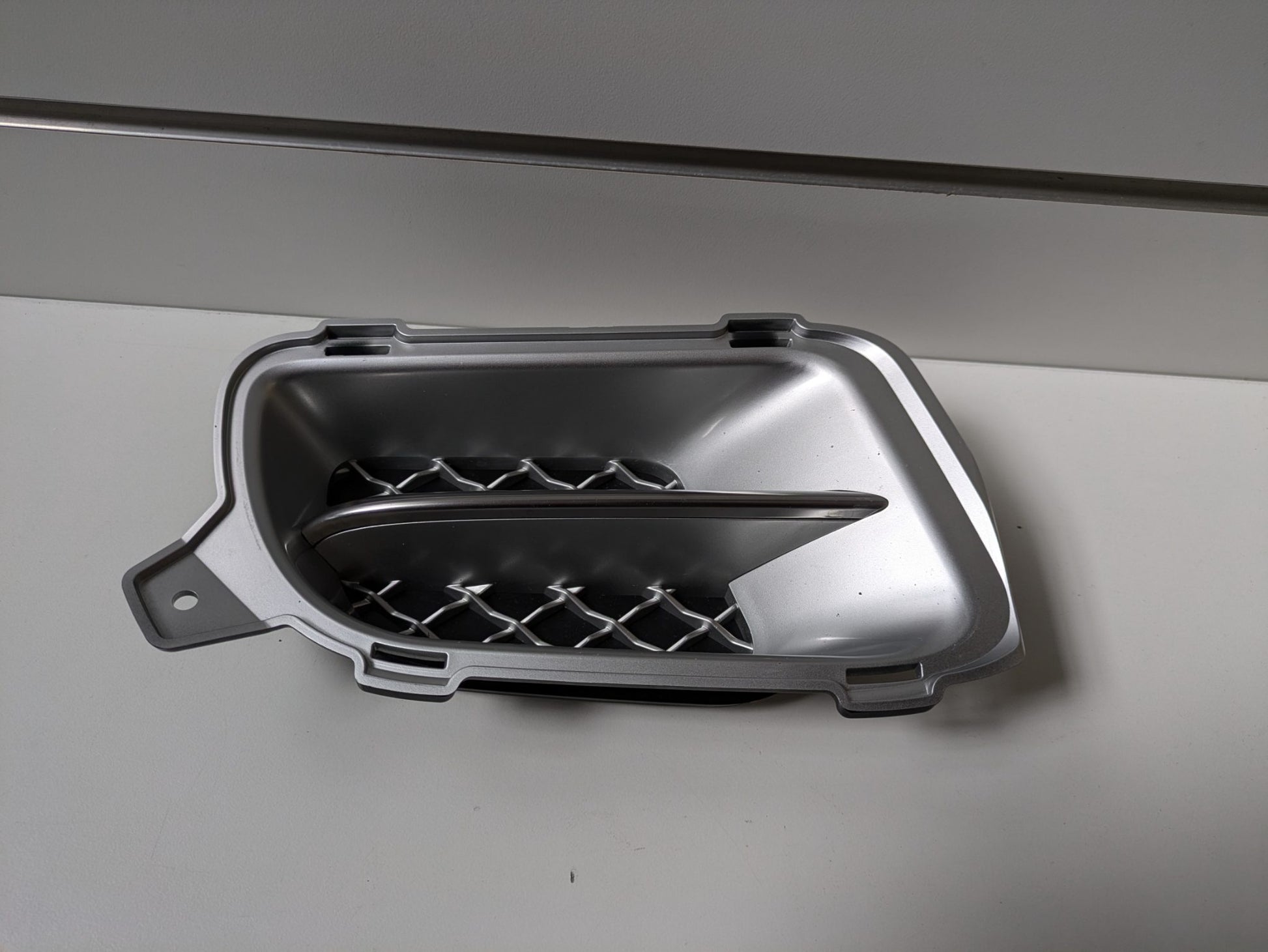 Genuine RH Fog Light Cover Grill Jaguar XJR X358 2007 – 2009 Used