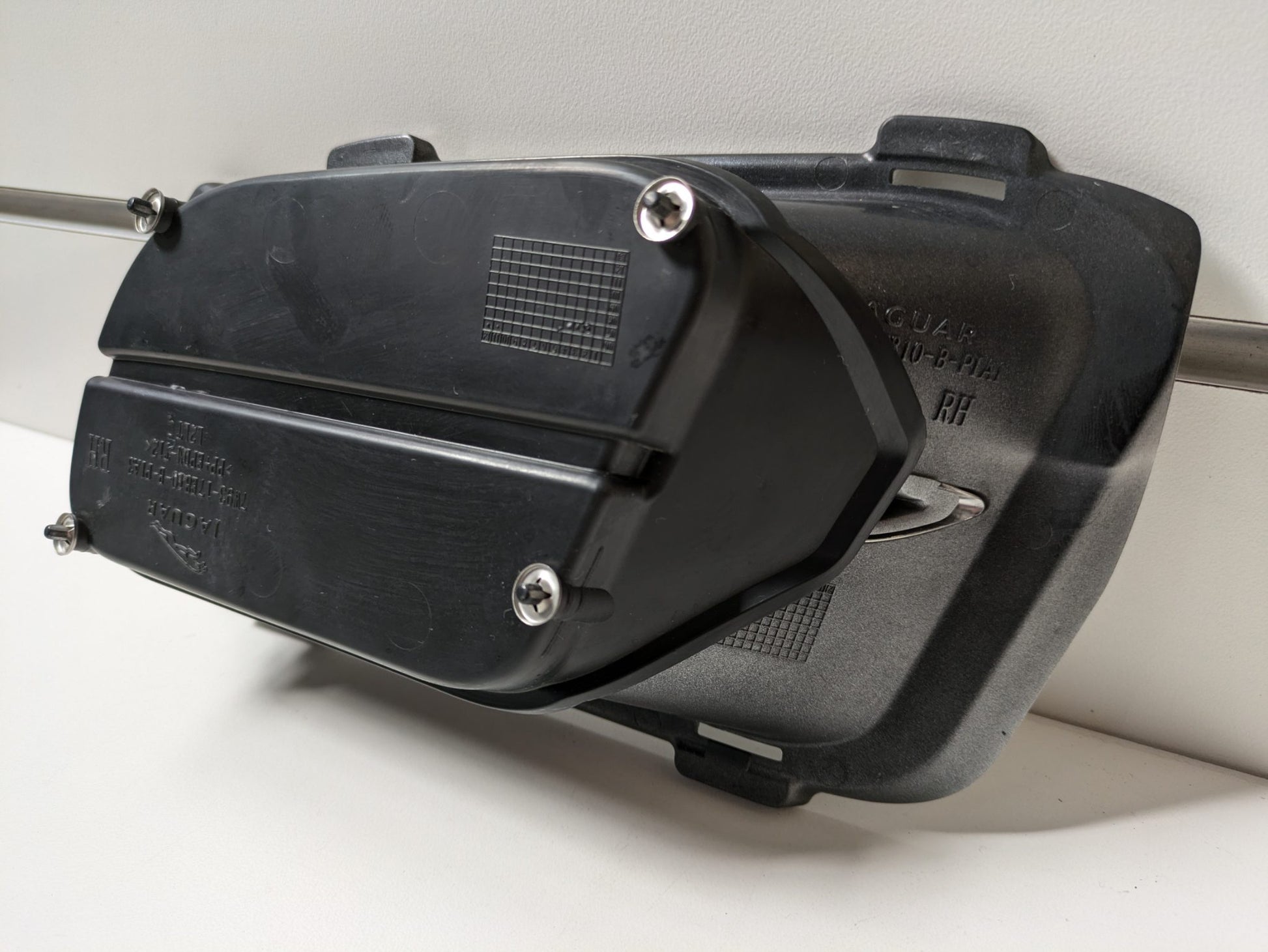 Genuine RH Fog Light Cover Grill Jaguar XJR X358 2007 – 2009 Used
