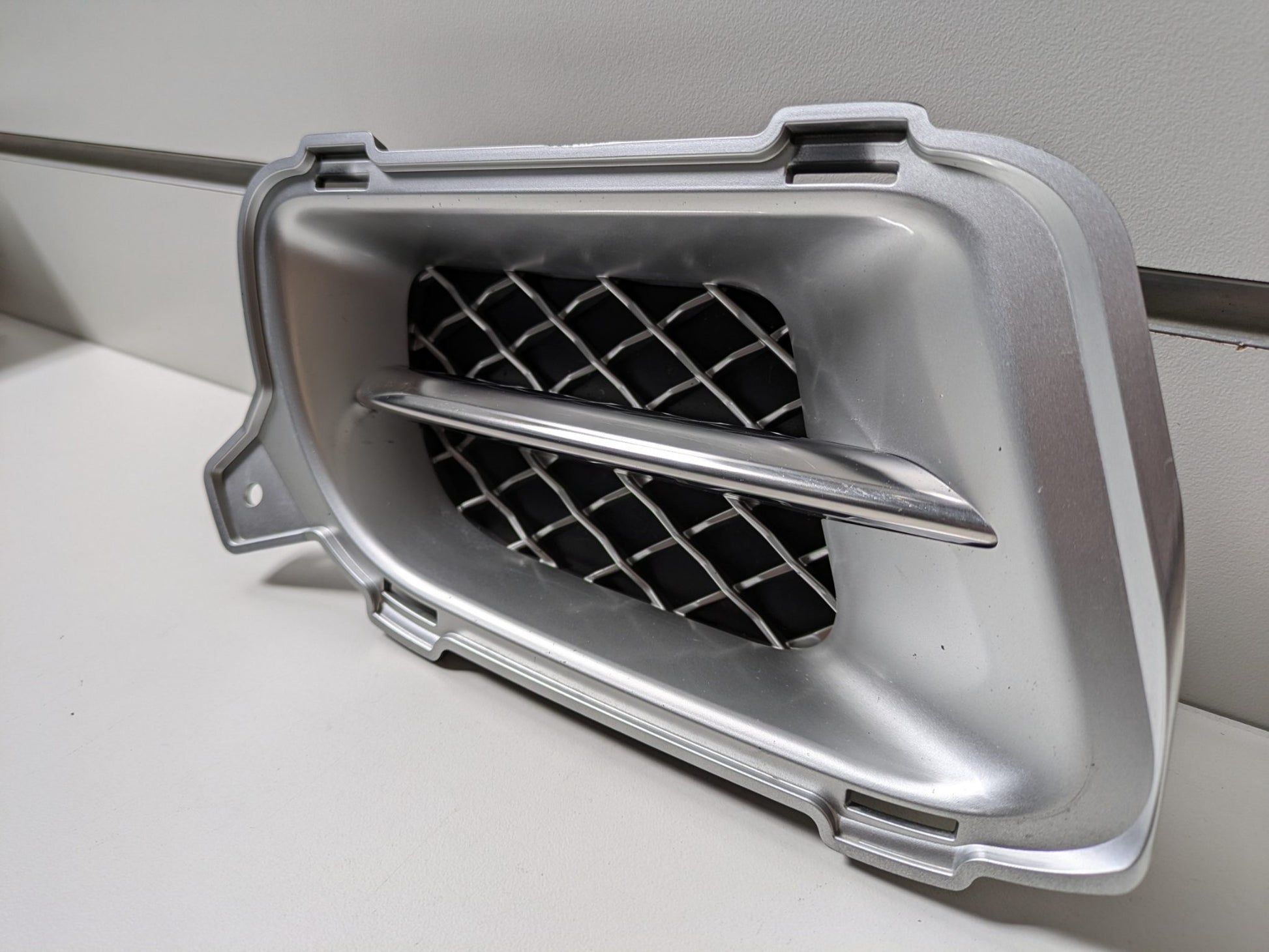 Genuine RH Fog Light Cover Grill Jaguar XJR X358 2007 – 2009 Used