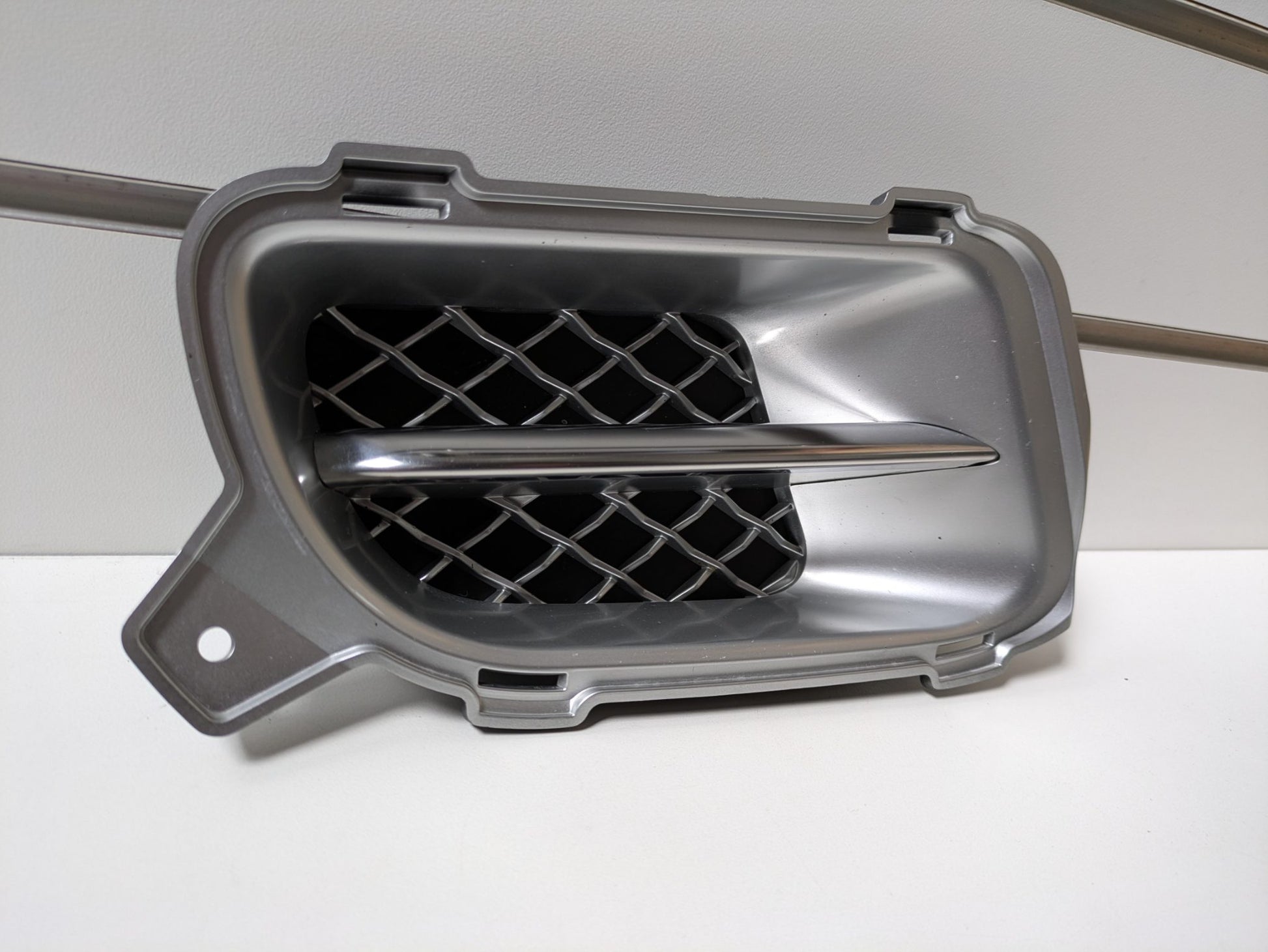Genuine RH Fog Light Cover Grill Jaguar XJR X358 2007 – 2009 Used