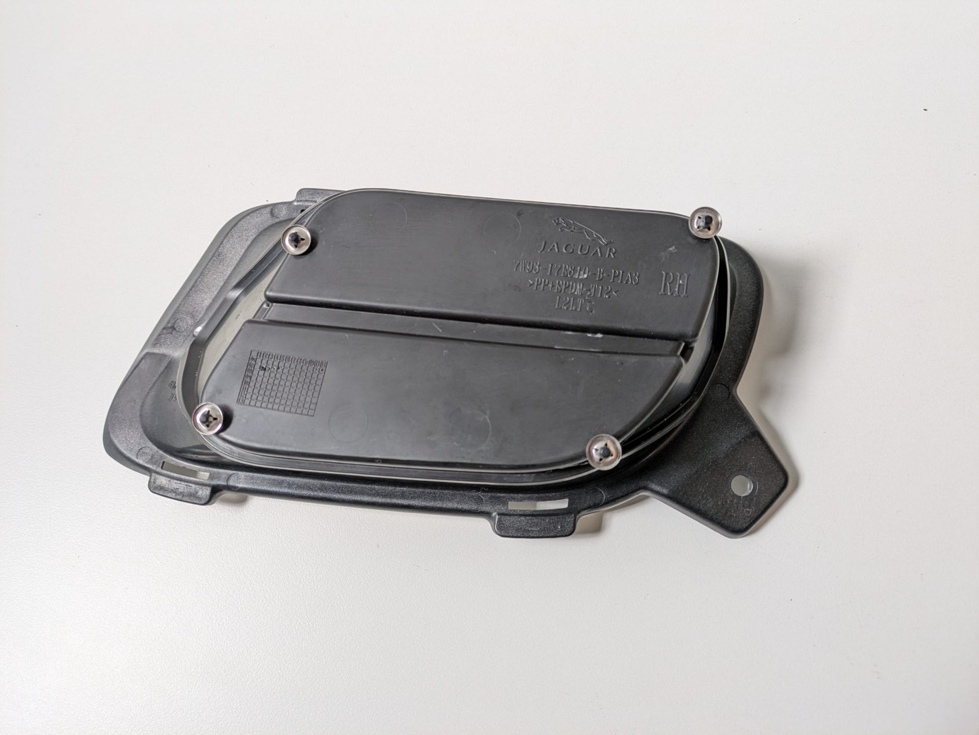 Genuine RH Fog Light Cover Grill Jaguar XJR X358 2007 – 2009 Used