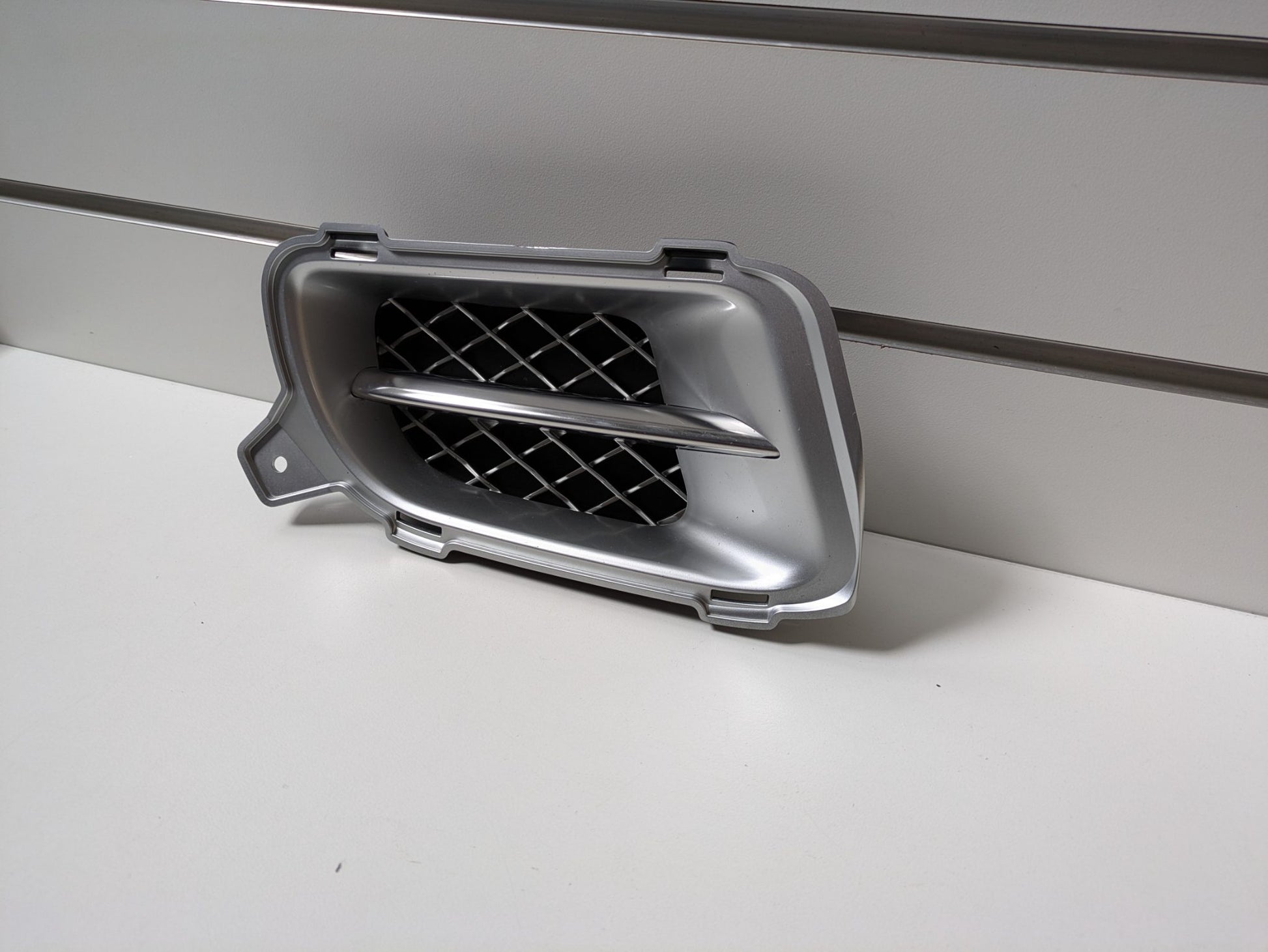 Genuine RH Fog Light Cover Grill Jaguar XJR X358 2007 – 2009 Used
