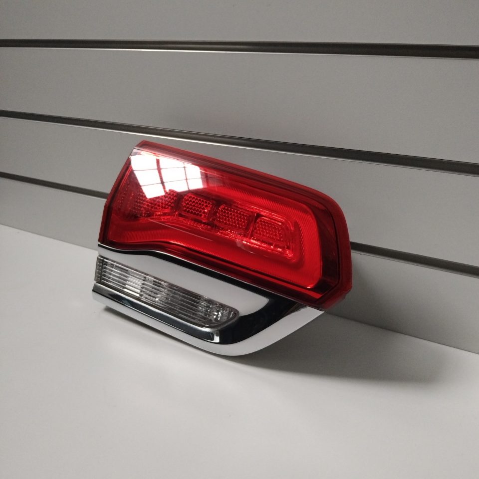 Genuine LH Inner Taillight Jeep Grand Cherokee Facelift WK2 2014-2021 Chrome Used
