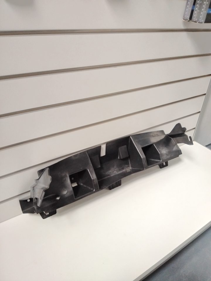 Genuine Front Radiator Support Baffle Jeep Grand Cherokee WK2 2014-2016 Used