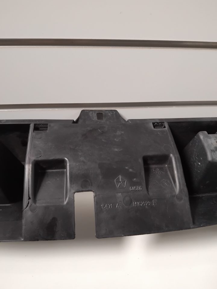 Genuine Front Radiator Support Baffle Jeep Grand Cherokee WK2 2014-2016 Used