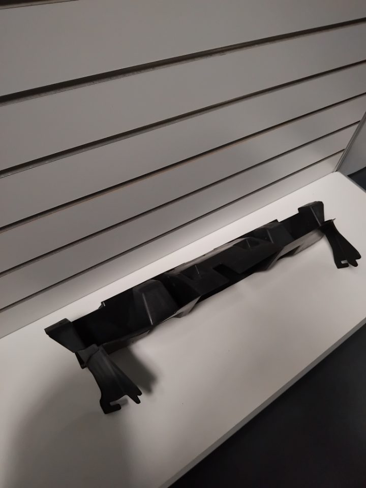 Genuine Front Radiator Support Baffle Jeep Grand Cherokee WK2 2014-2016 Used