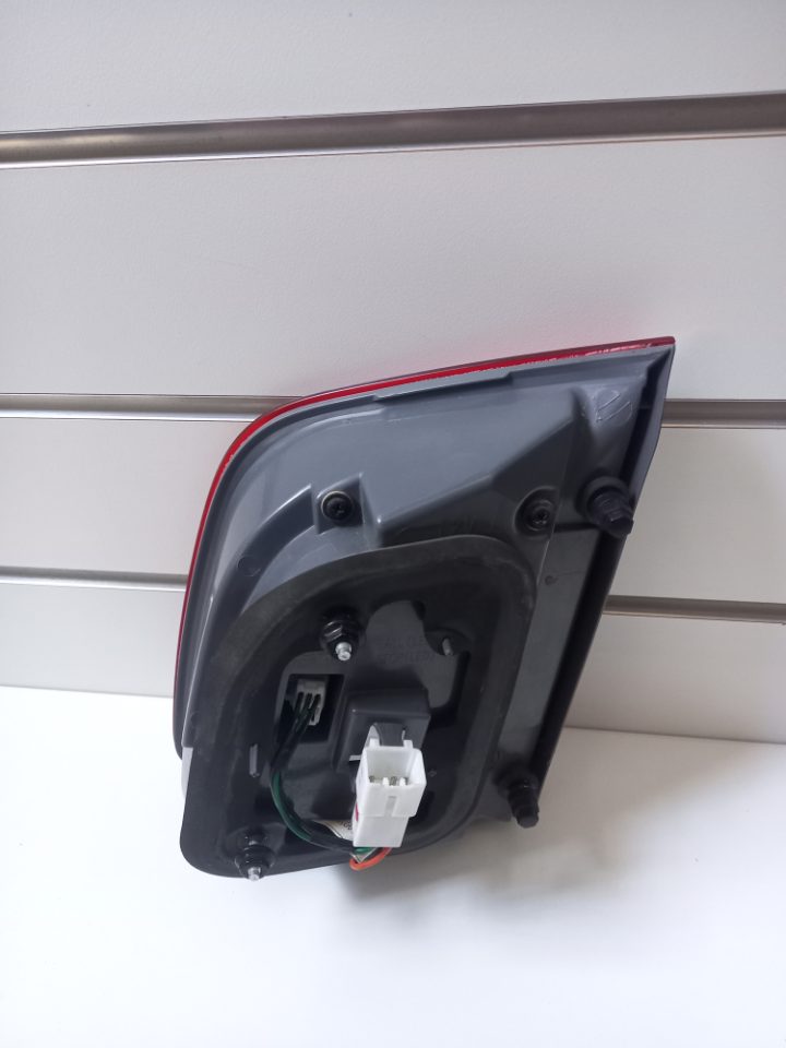Genuine LH Inner Bootlid Light LED Kia Sorento XM 2009 - 2012 Pre Facelift Used