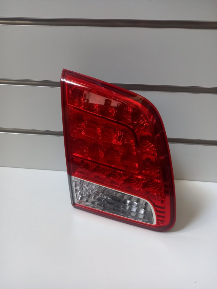 Genuine LH Inner Bootlid Light LED Kia Sorento XM 2009 - 2012 Pre Facelift Used