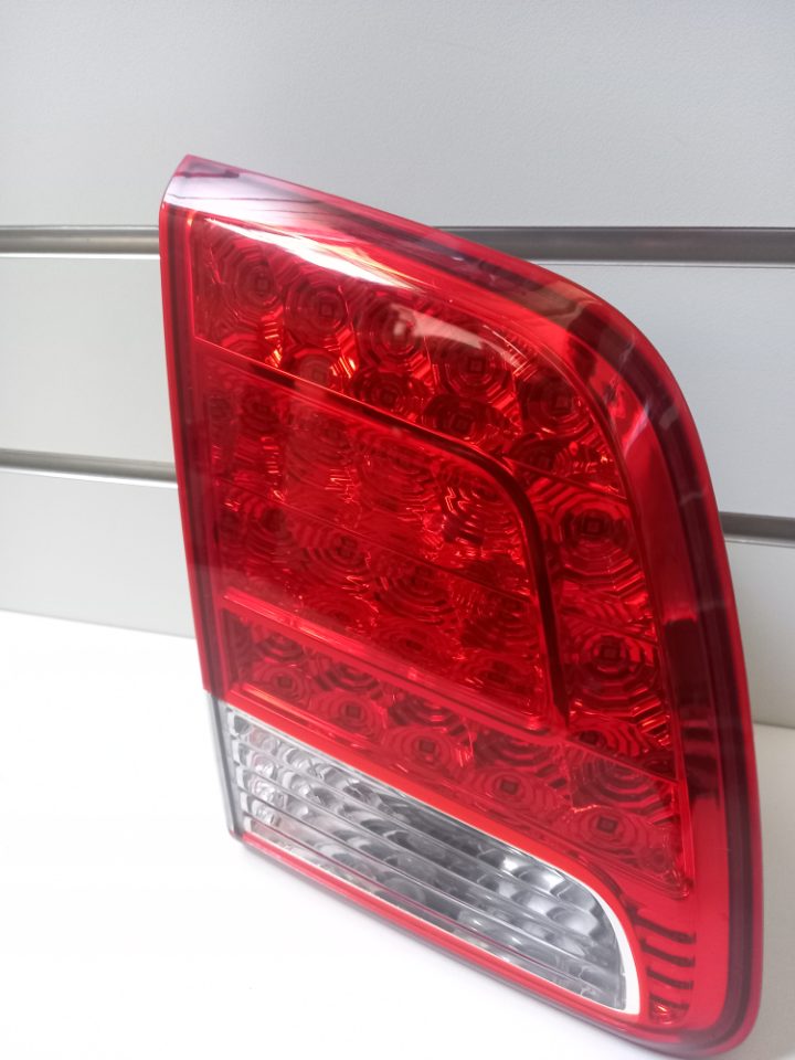 Genuine LH Inner Bootlid Light LED Kia Sorento XM 2009 - 2012 Pre Facelift Used