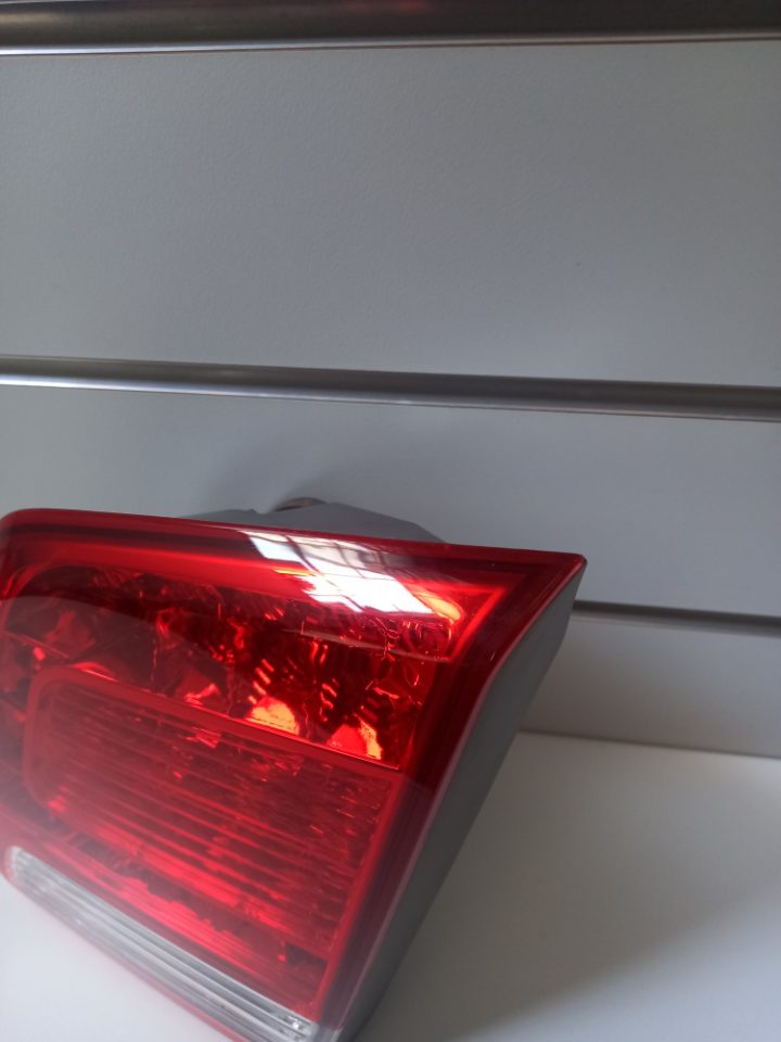 Genuine RH Inner Bootlid Light LED Kia Sorento XM 2009 - 2012 Pre Facelift Used