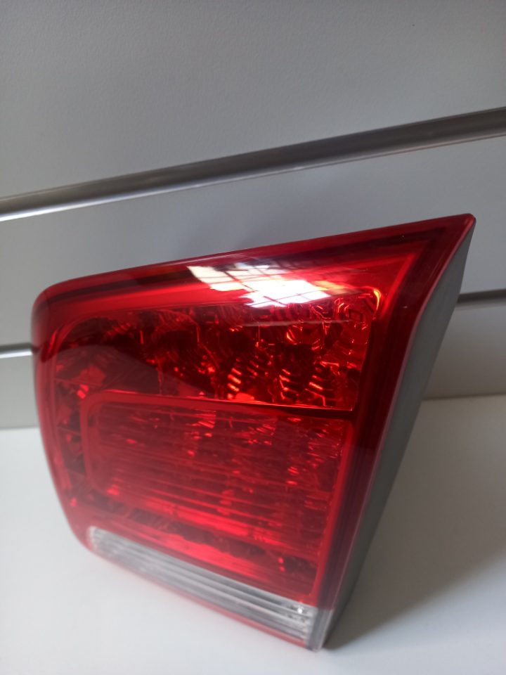 Genuine RH Inner Bootlid Light LED Kia Sorento XM 2009 - 2012 Pre Facelift Used