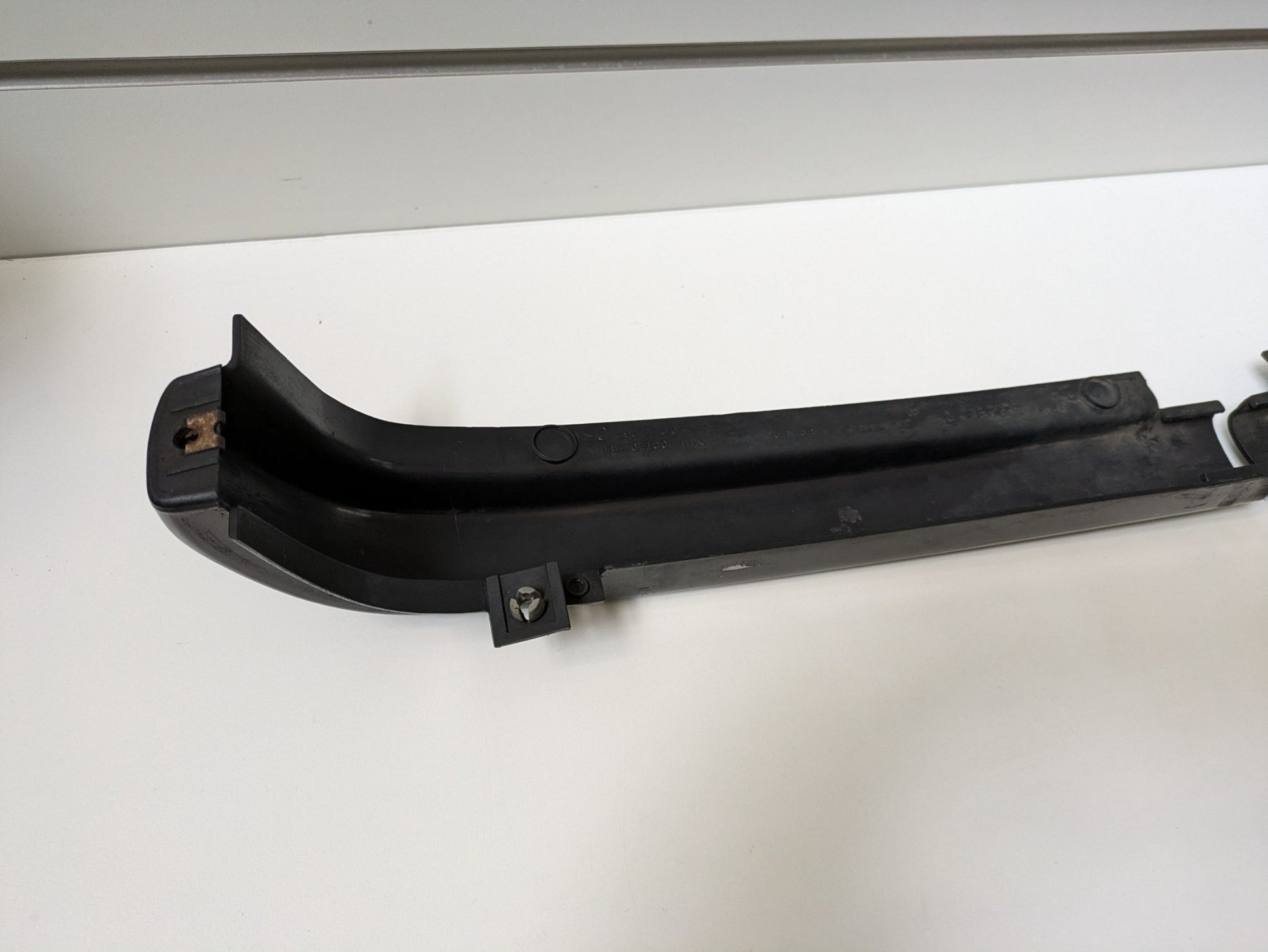 Genuine LH & RH Finisher Trim Molding Land Rover Discovery L318 1998 - 2001 Used