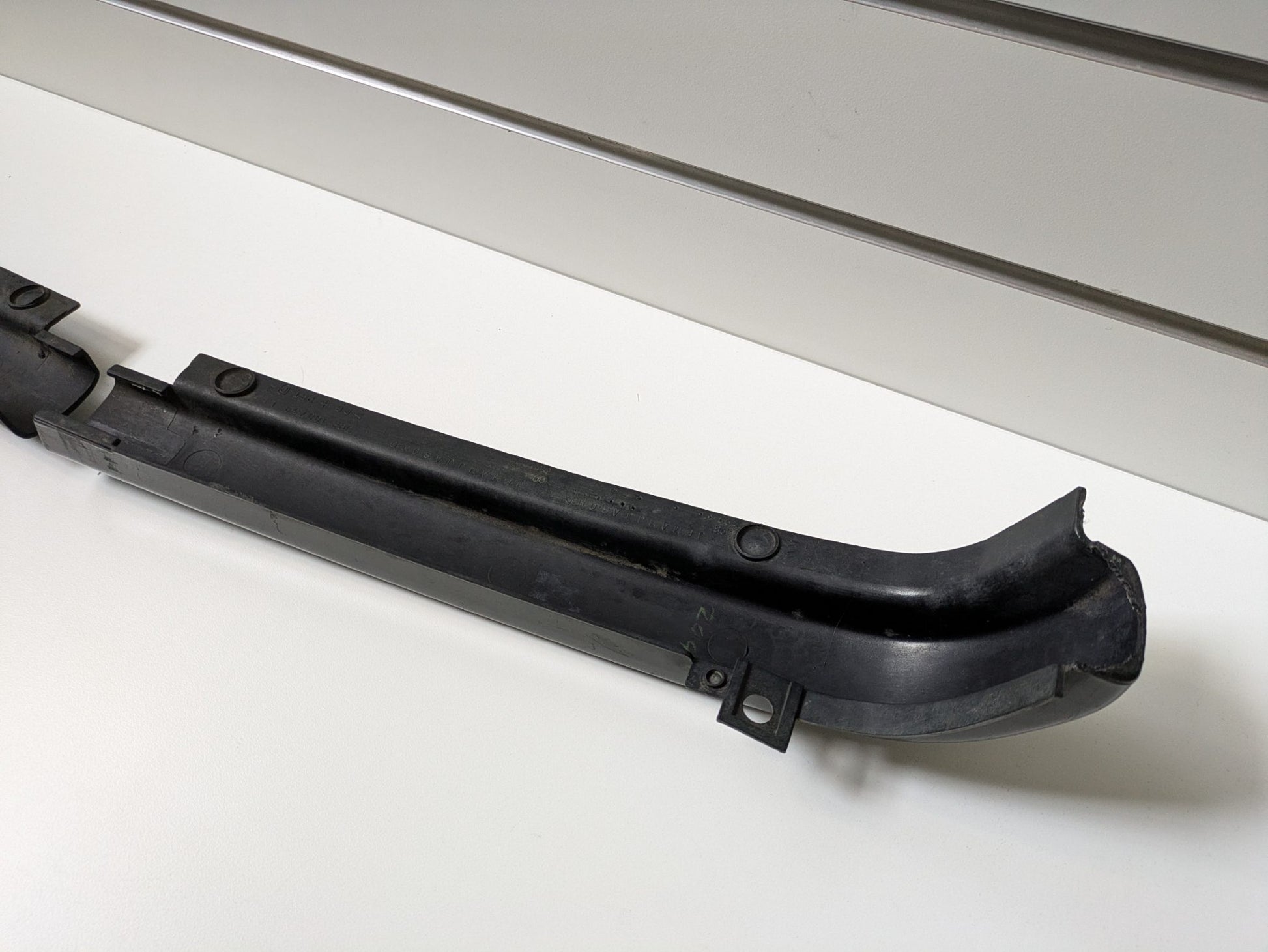 Genuine LH & RH Finisher Trim Molding Land Rover Discovery L318 1998 - 2001 Used
