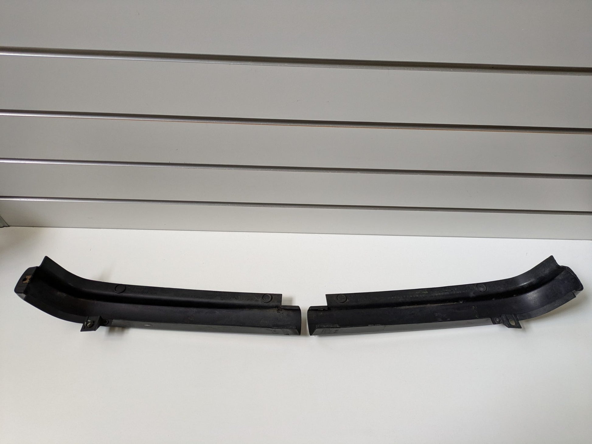 Genuine LH & RH Finisher Trim Molding Land Rover Discovery L318 1998 - 2001 Used
