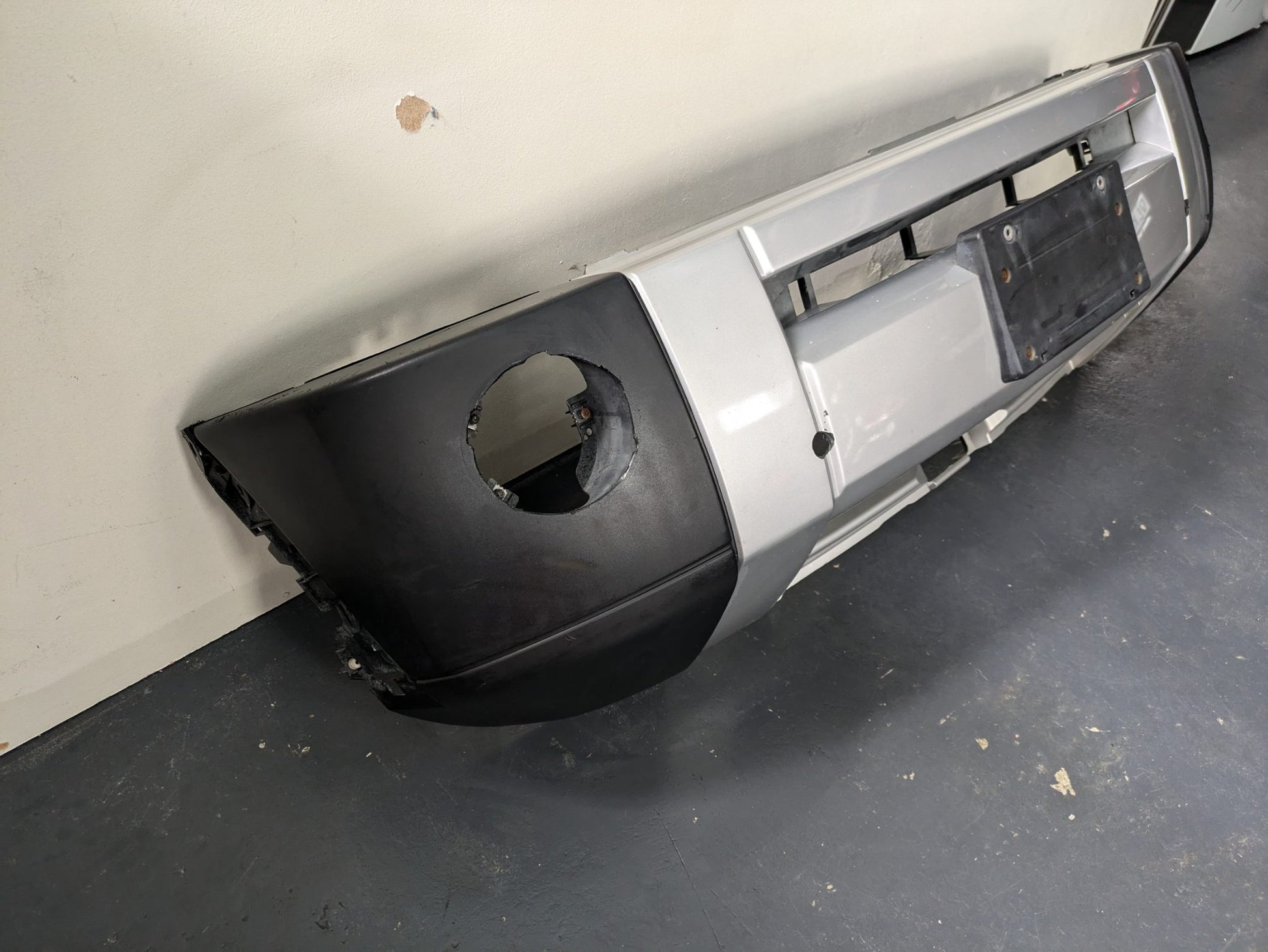 Genuine Front Bumper Land Rover Discovery L319 LR3 2004 - 2008 Used