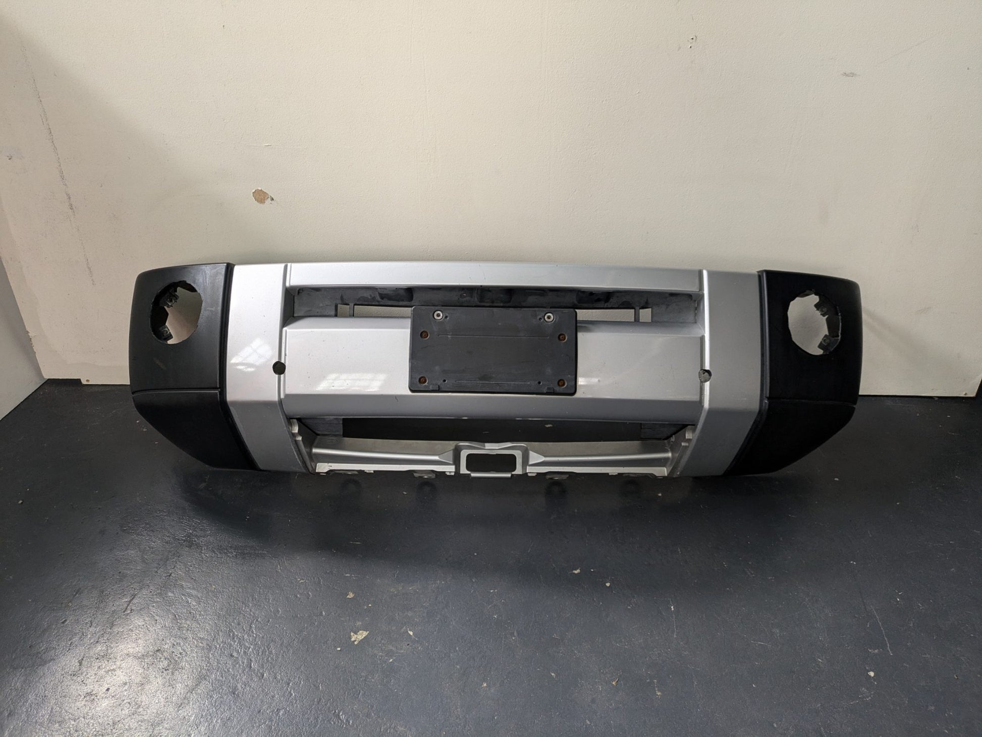Genuine Front Bumper Land Rover Discovery L319 LR3 2004 - 2008 Used